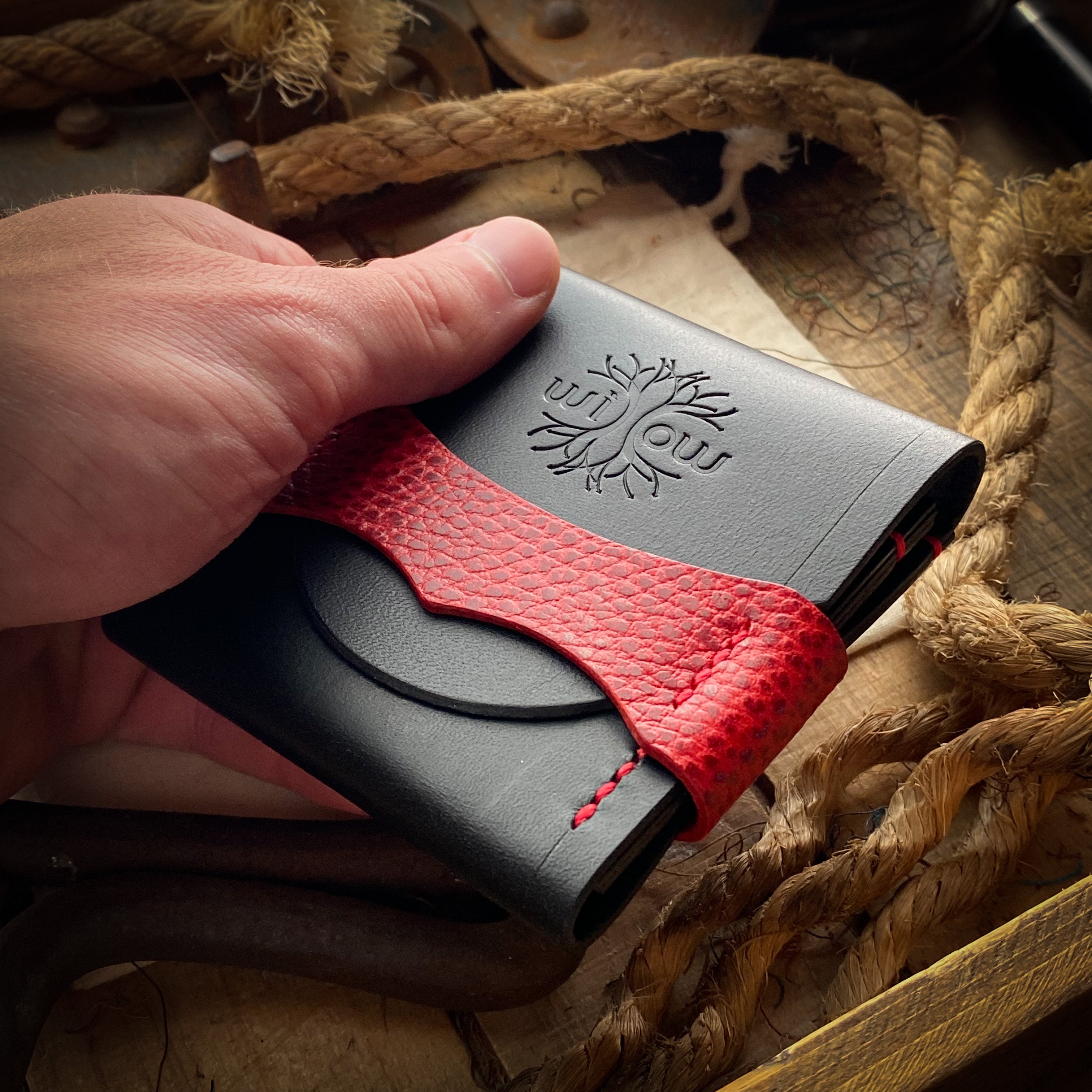 Luxe Minimalist Wallet - Quick Access - Black and Red Dollaro