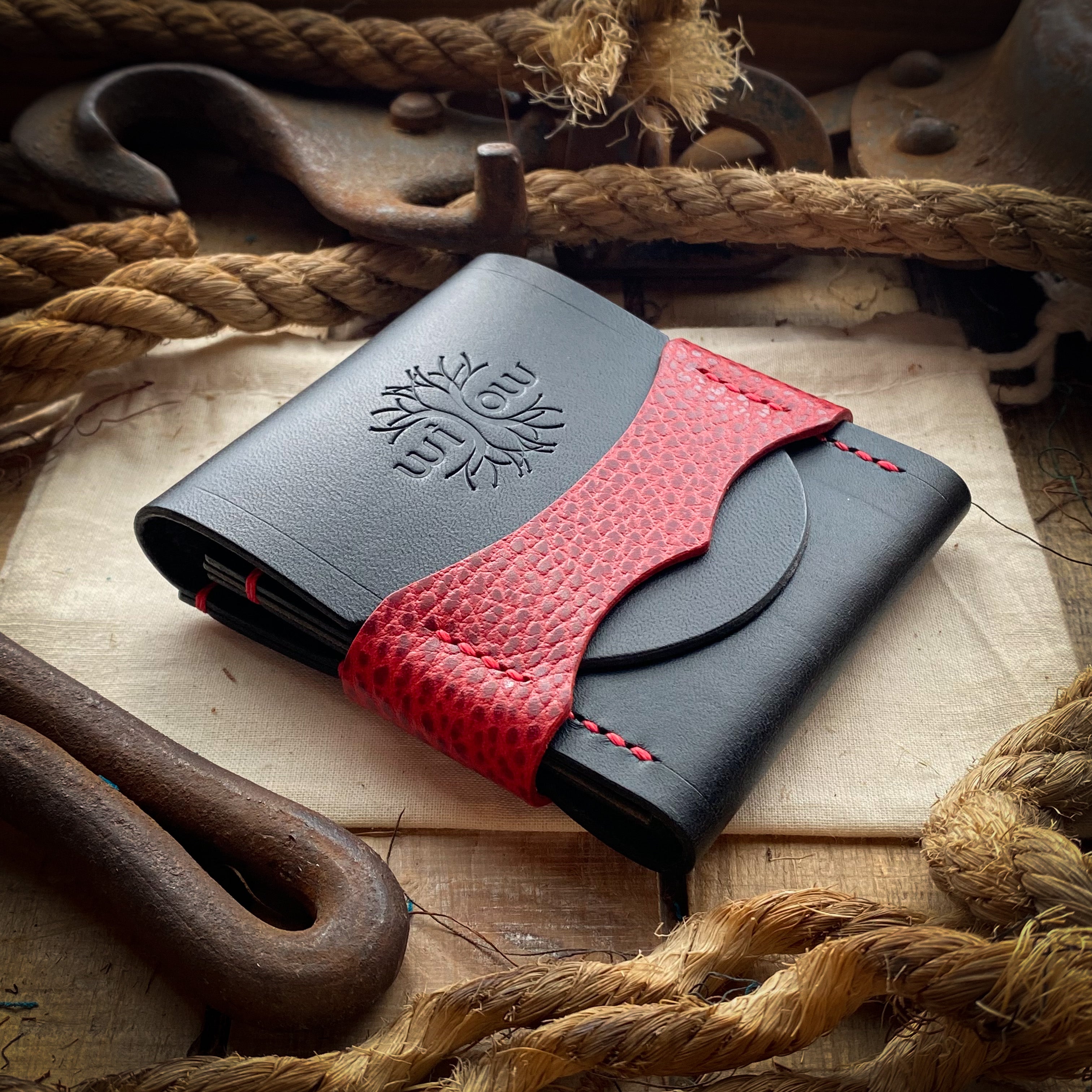 Luxe Minimalist Wallet - Quick Access - Black and Red Dollaro