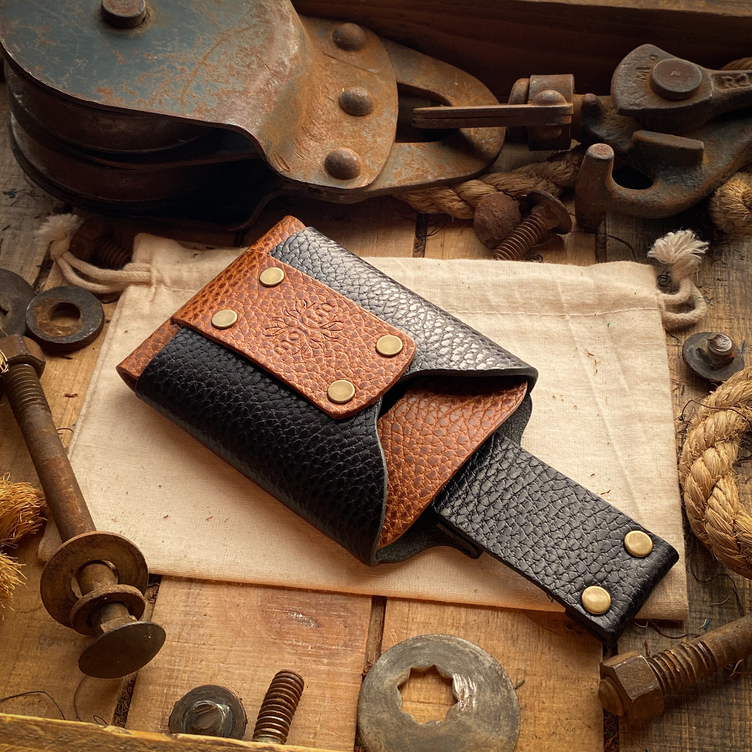 Best Mens Minimalist Wallet with leather pull tab