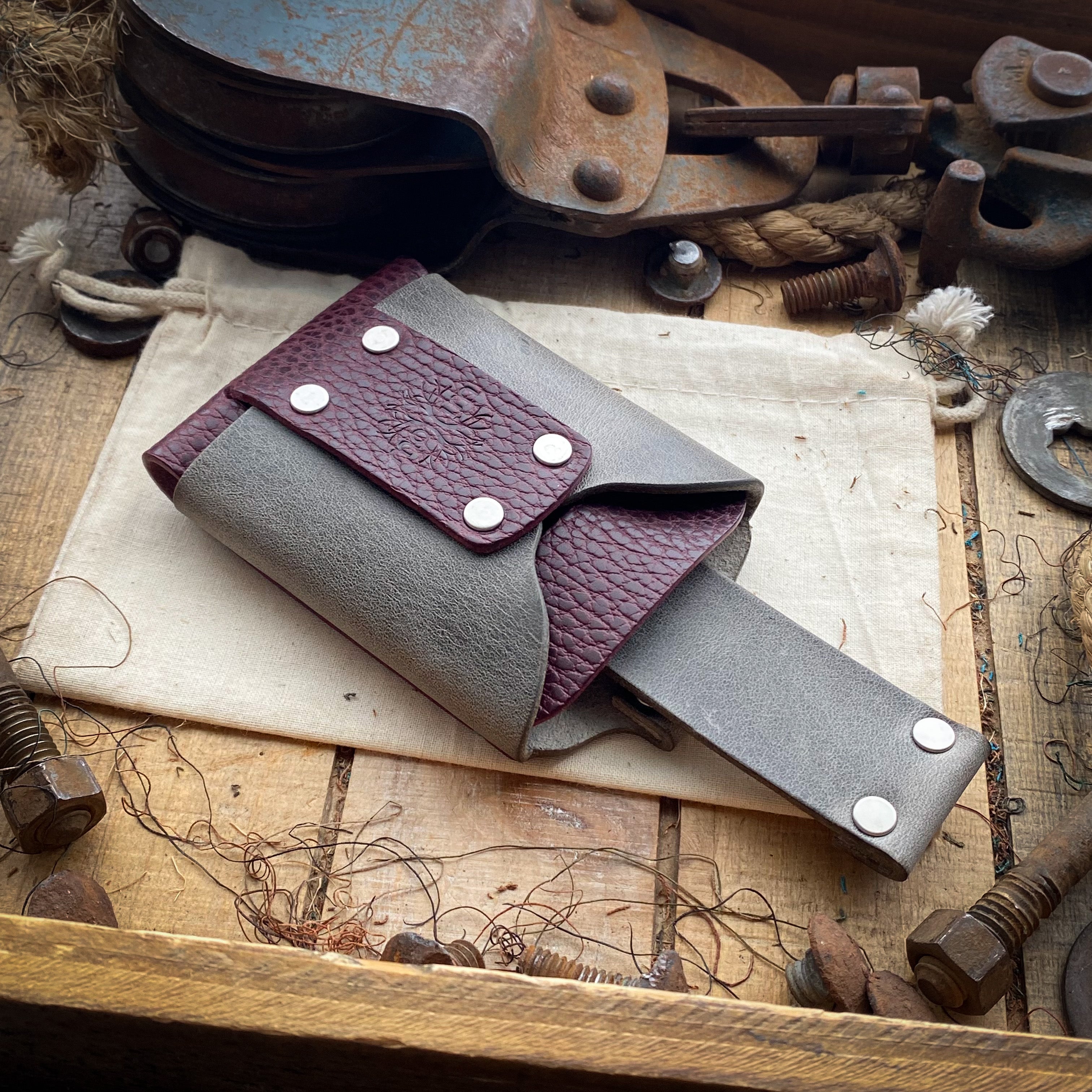 Best Minimalist Wallet Knocks in Bordeaux and Charcoal with Rear Quick Access Pull Tab