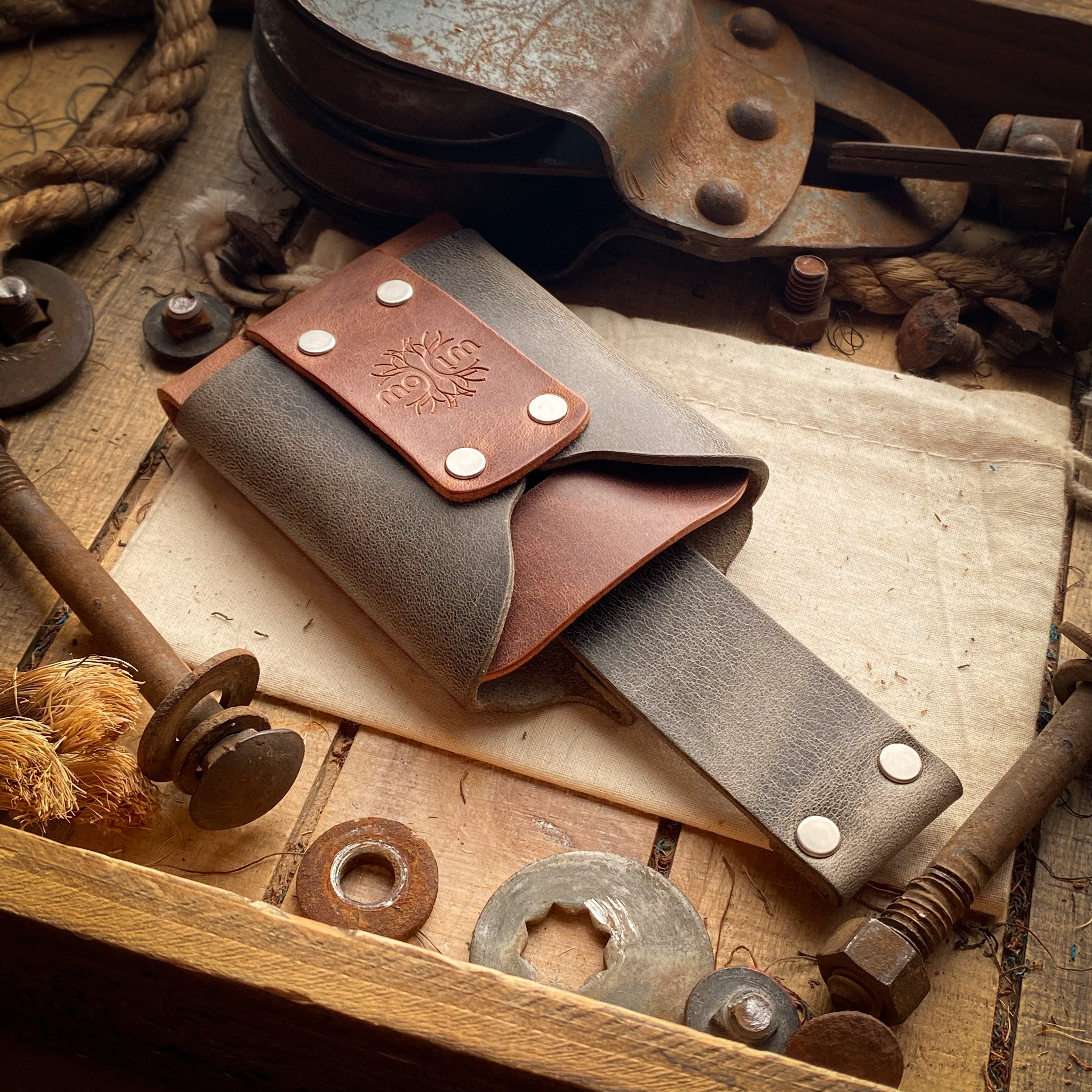 Best Minimalist Wallet in Distressed Leather with pull tab