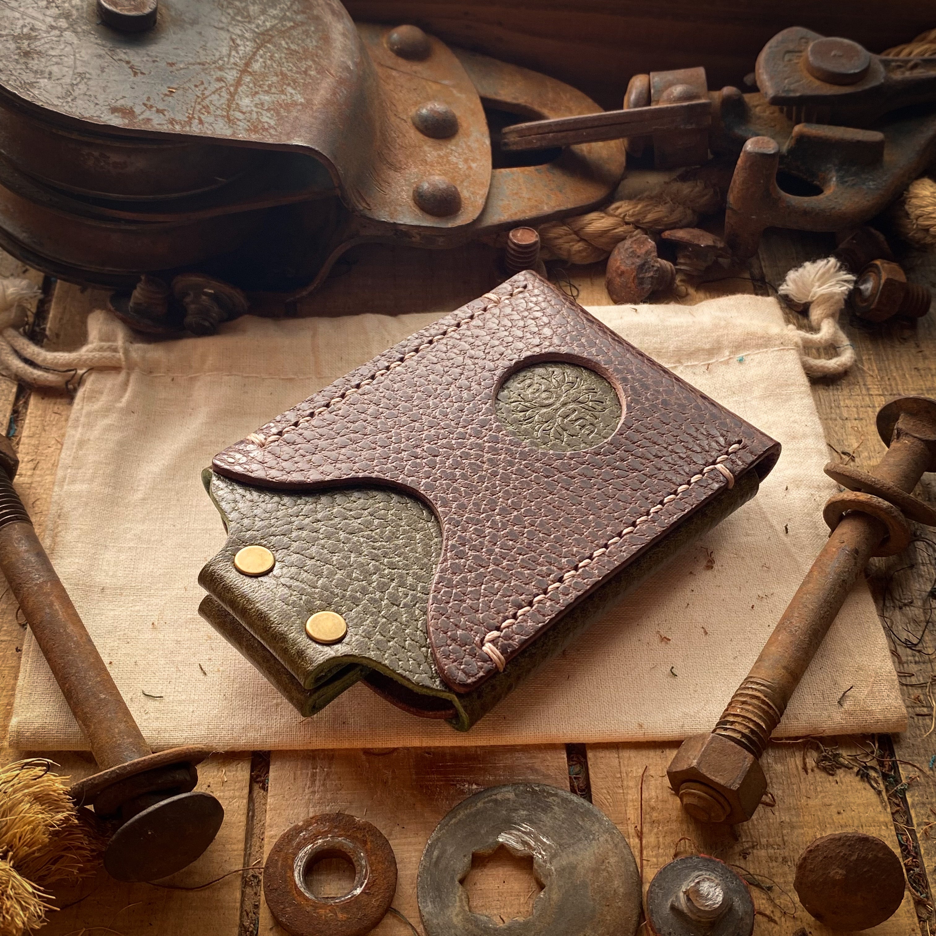 Best Slim Minimalist Wallet Airtag