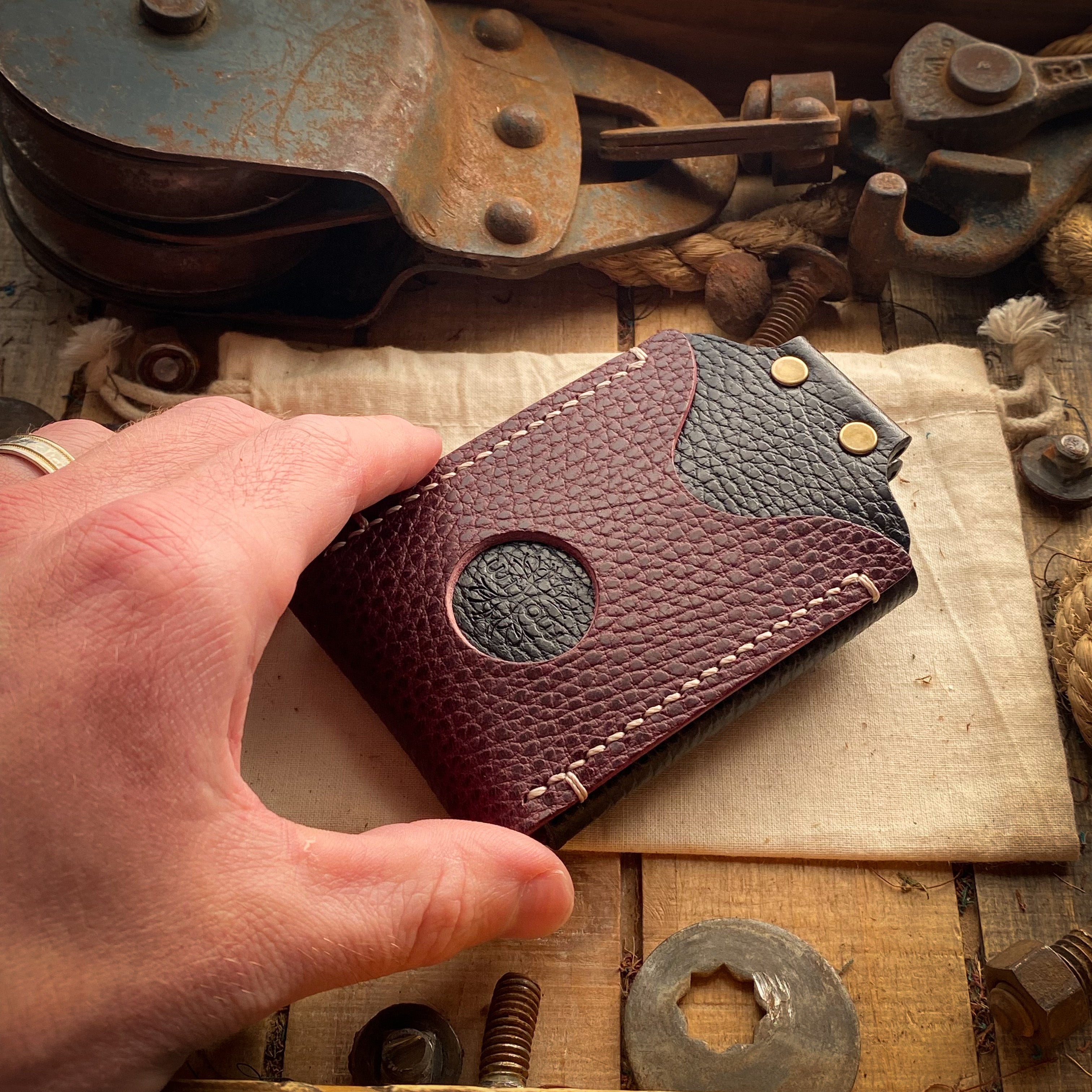 Best Slim Minimalist Wallet in Bordeaux and Black Dollaro Airtag Compatible