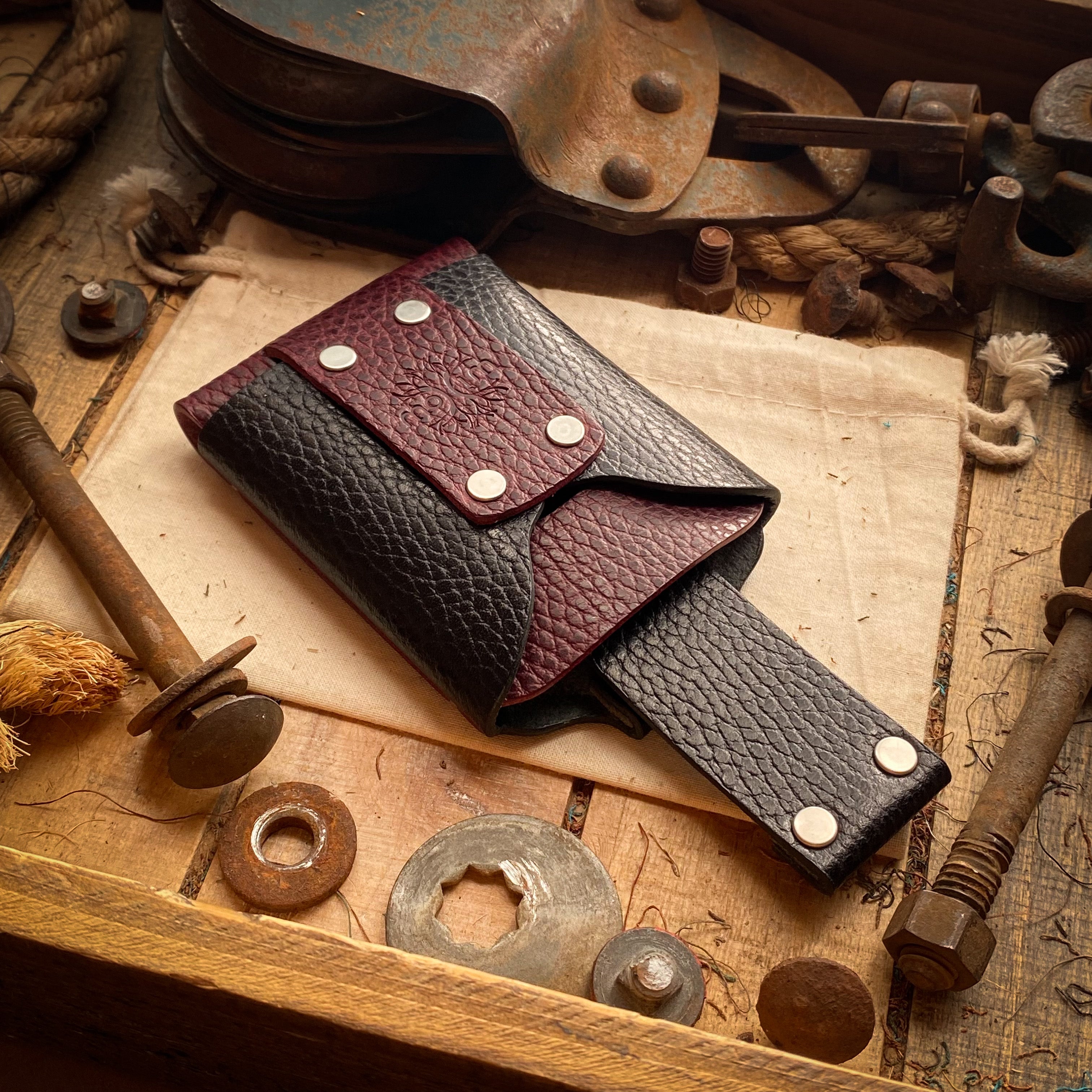 Best Slim Minimalist Wallet in Bordeaux and Black Dollaro Pull Tab