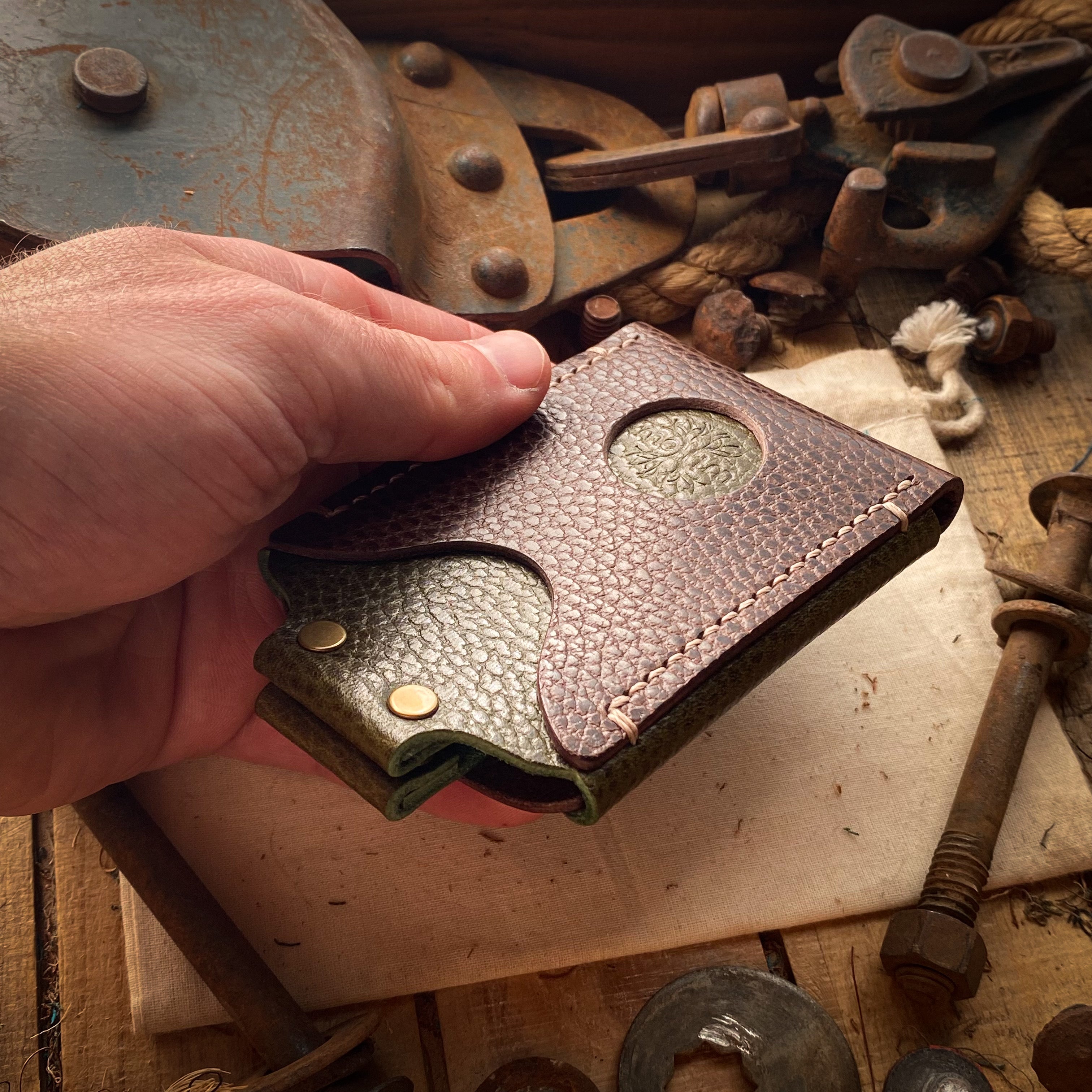 Best Slim Minimalist Wallet in Hand 