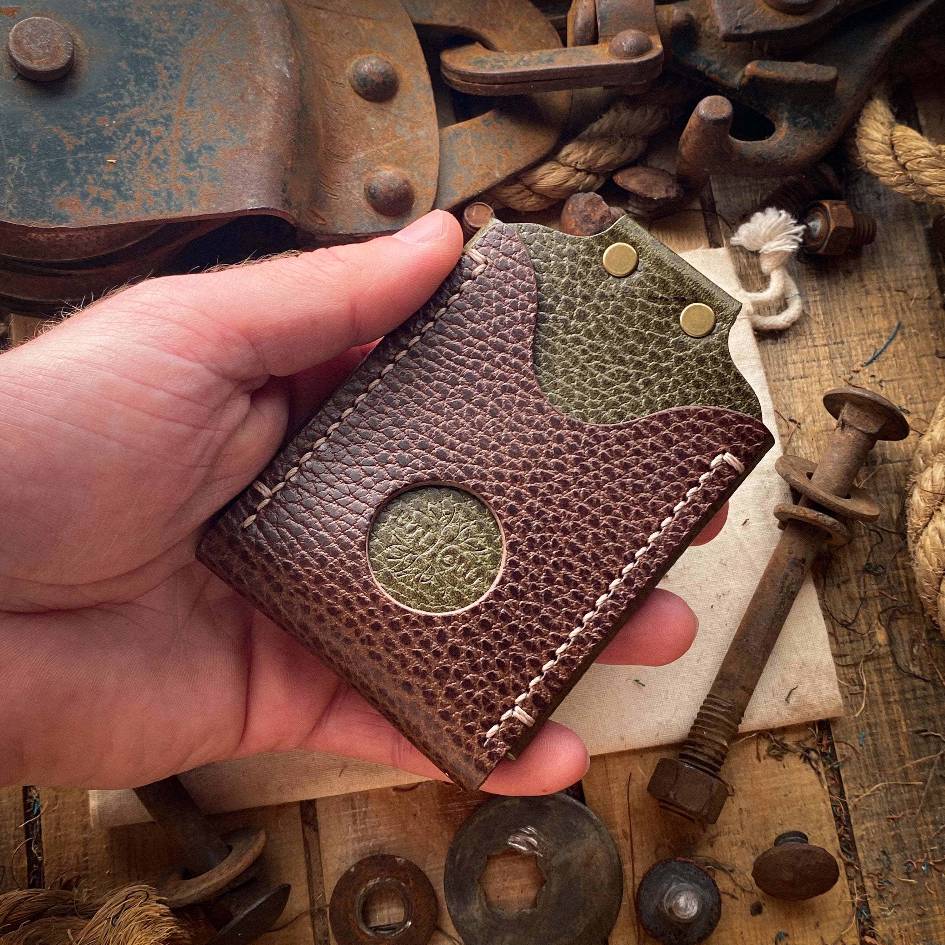 Best Slim Minimalist Wallet in Hand Brown Leather Airtag Compatible