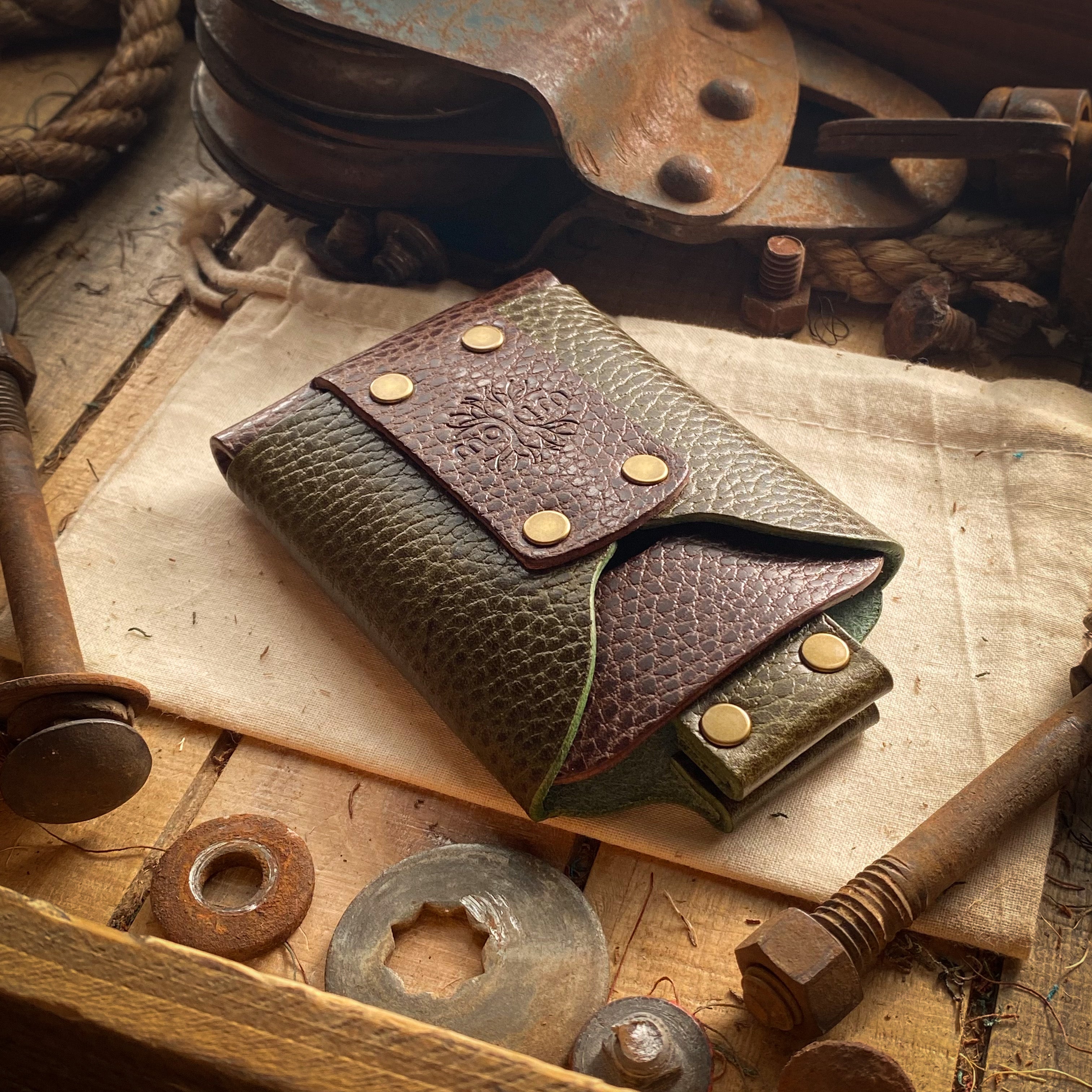 Best Slim Minimalist Wallet in Hand Brown Leather Rear Quick Access