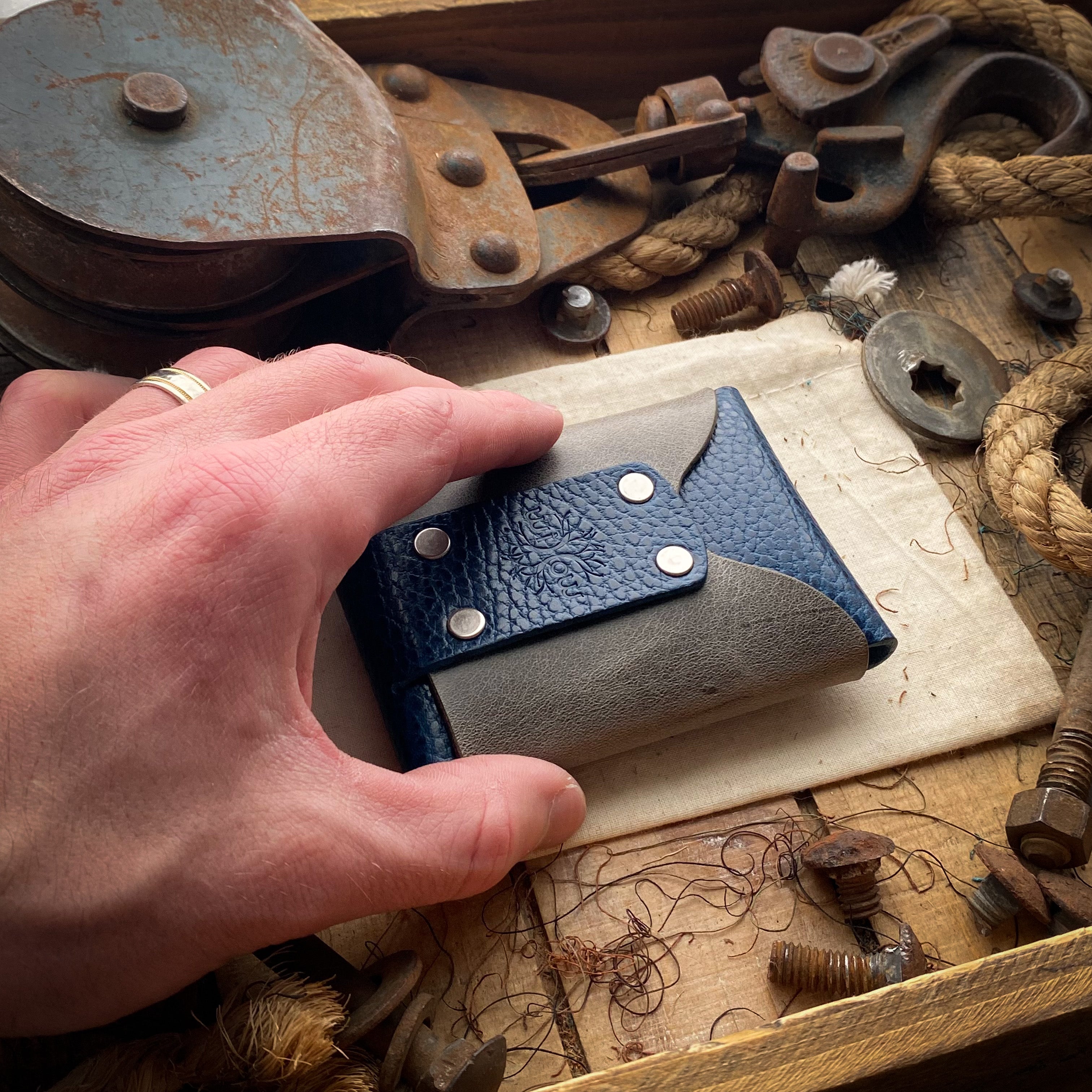 Best Slim Wallets Wask Minimalist Original Blue Dollaro and Charcoal Main