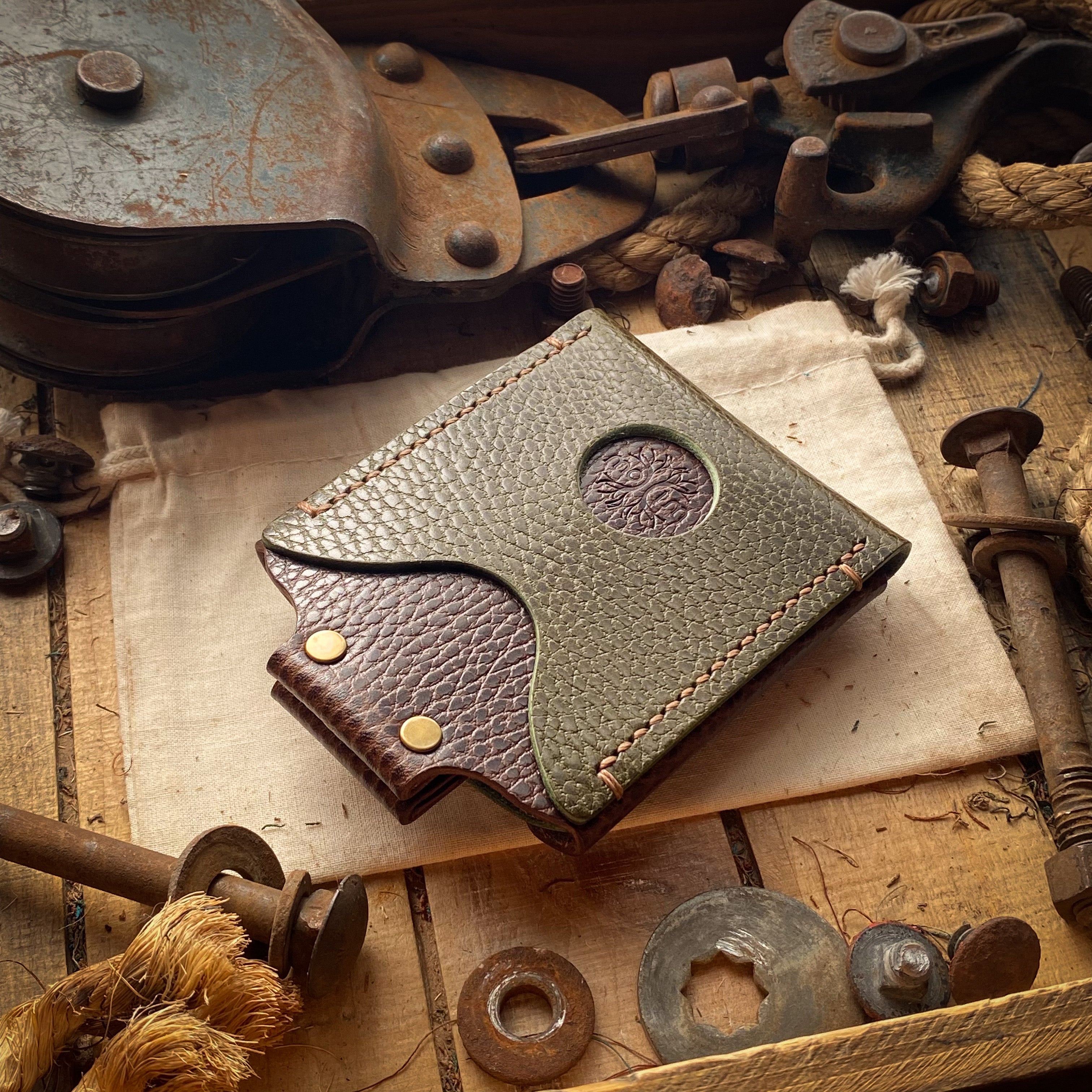 Best Travel Wallet in Green Leather with Airtag