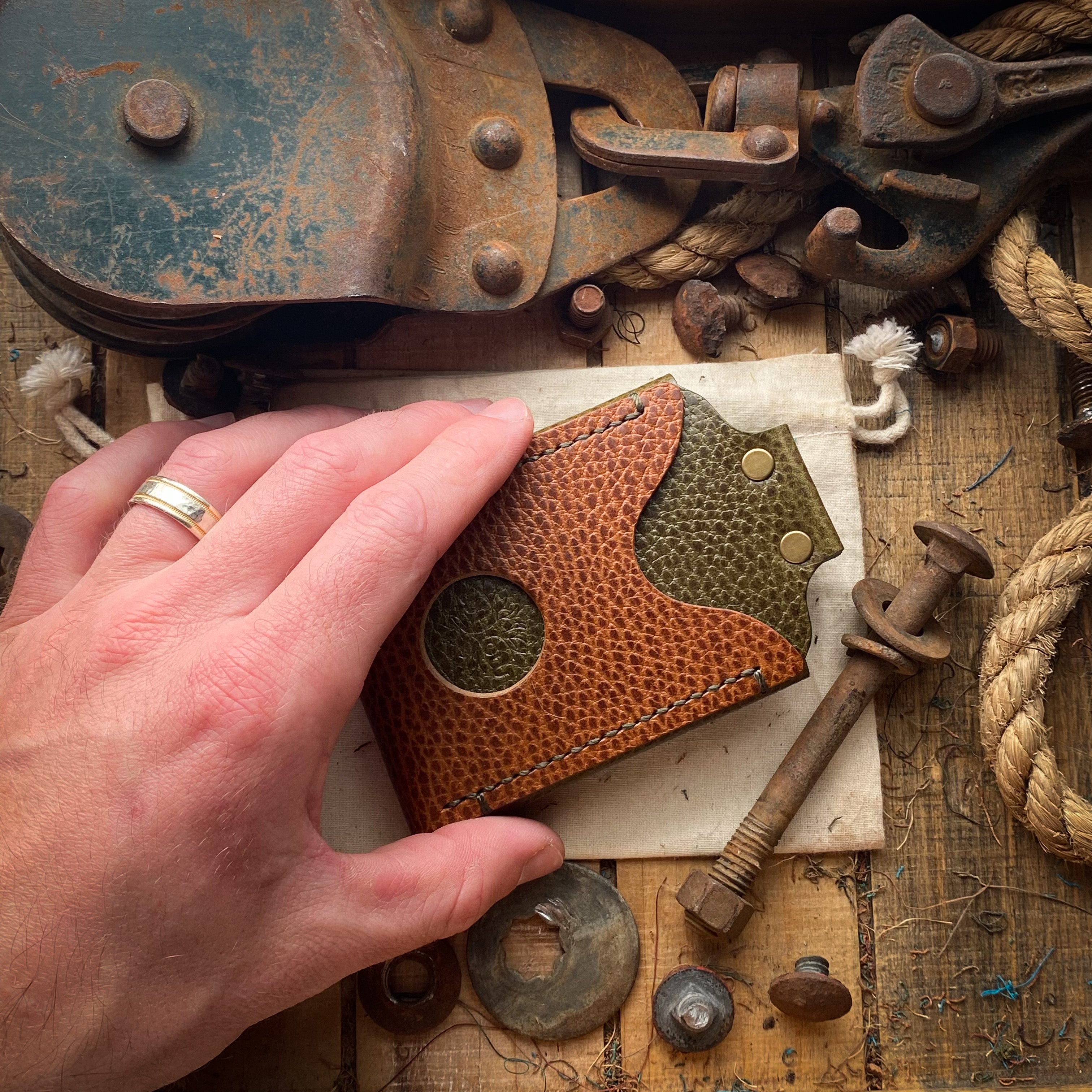 Handmade Leather Wallet Knocks Wallet with Airtag Compatibility
