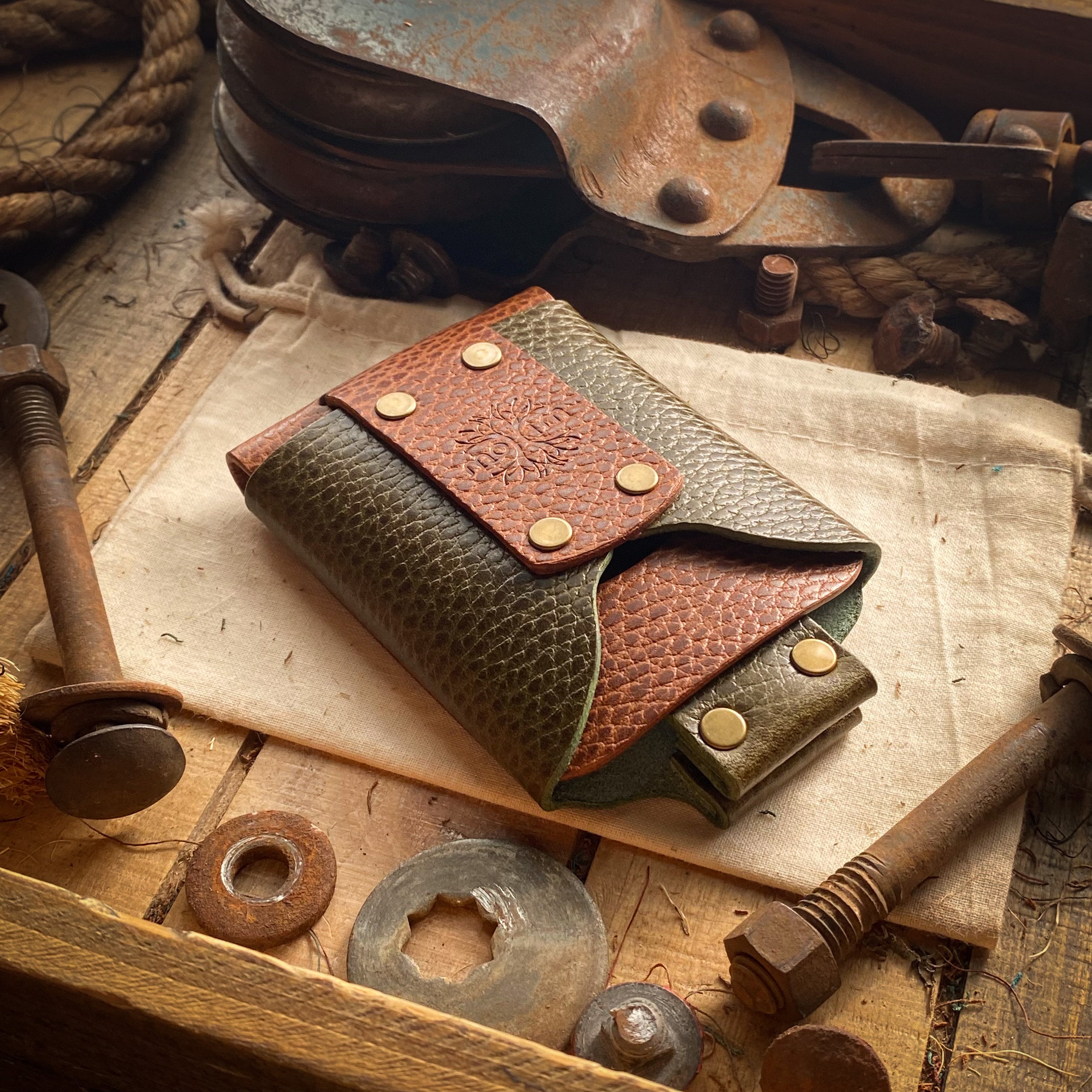 Handmade Leather Wallet Knocks Wallet with Rear Quick Access Pockets