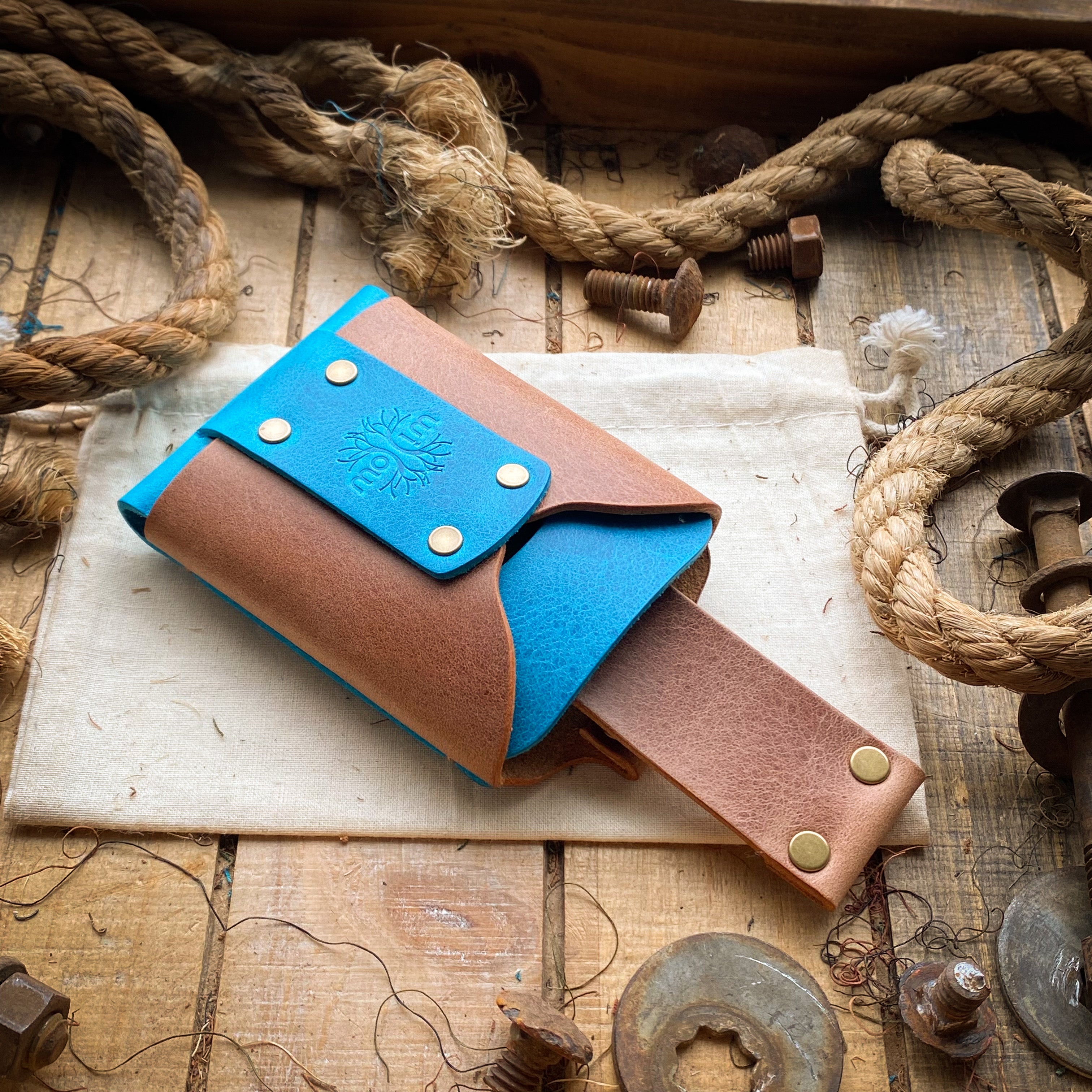 Minimalist Wallet with Pull Tab