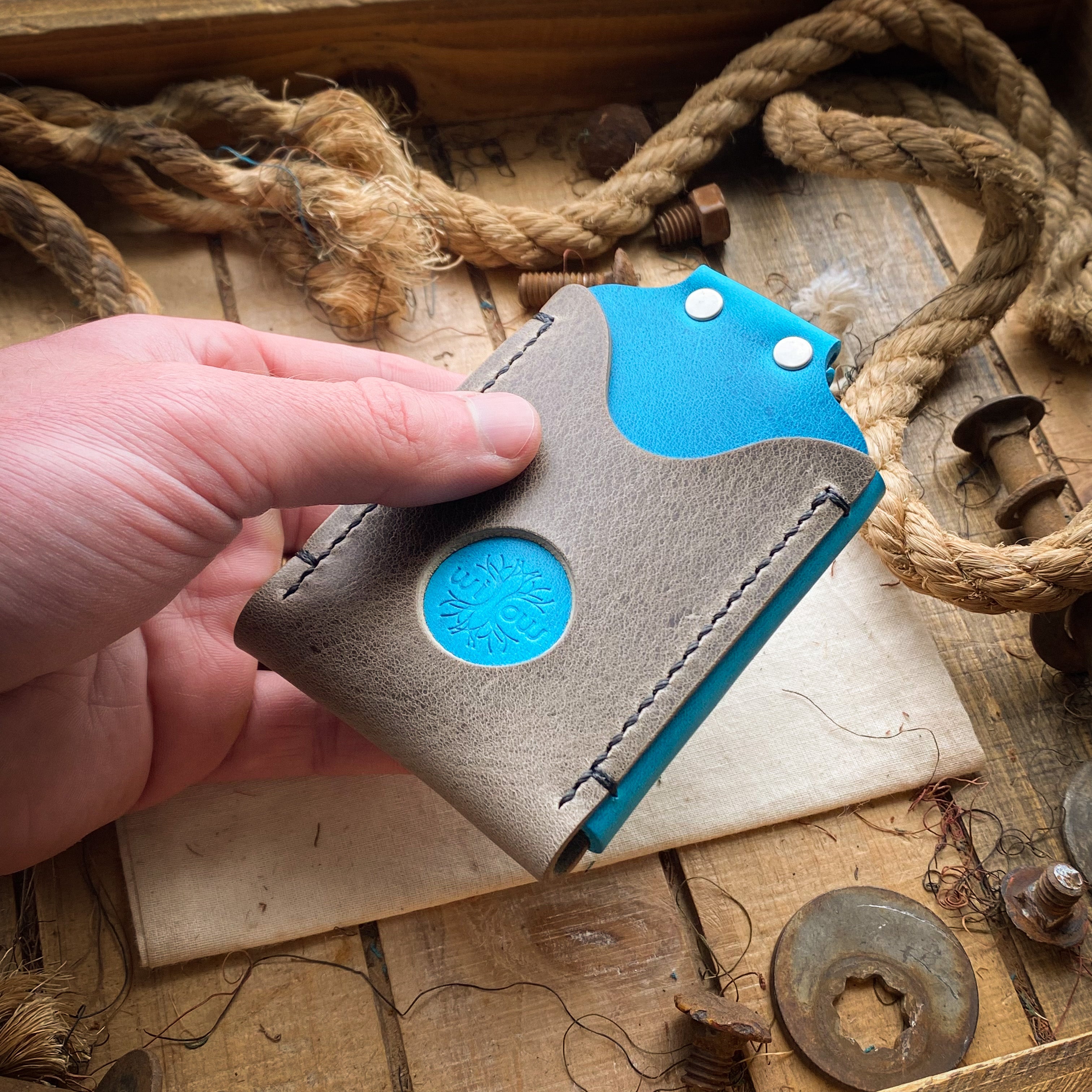 Minimalist Wallet with Airtag Holder