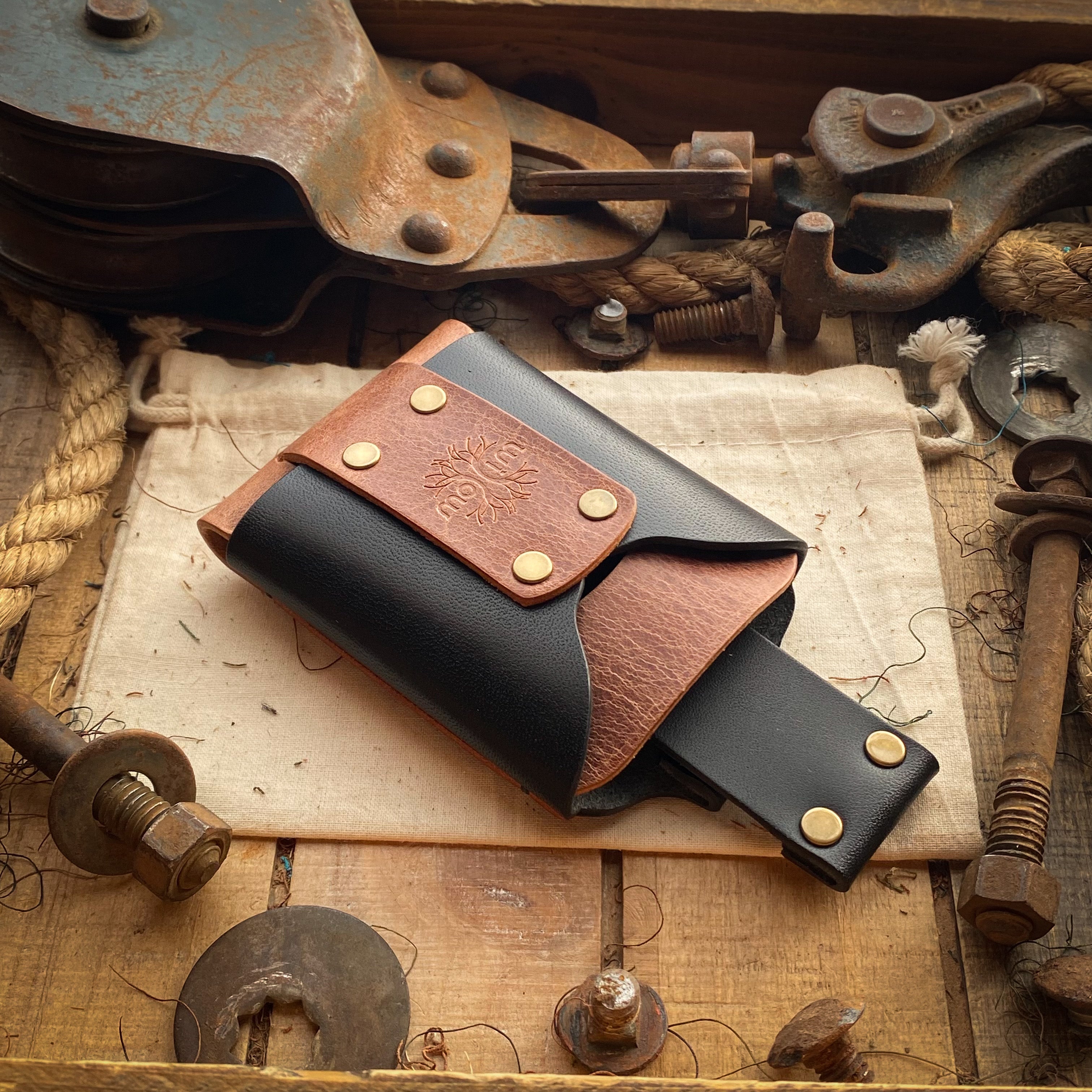Mens Slim Wallet in Sierra and Black Knocks Wallet with pull tab