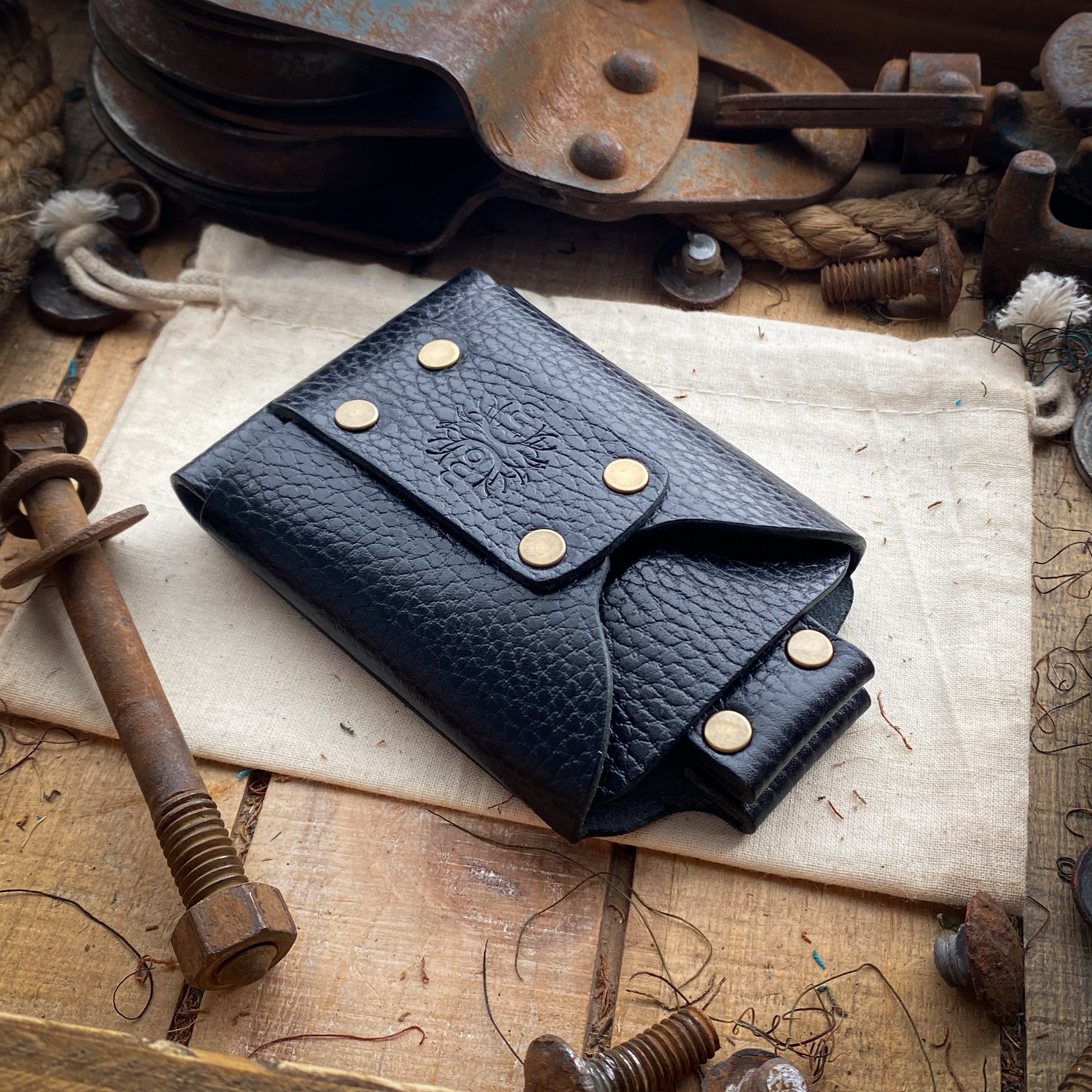 Minimalist Wallet in Black Leather with rear quick access