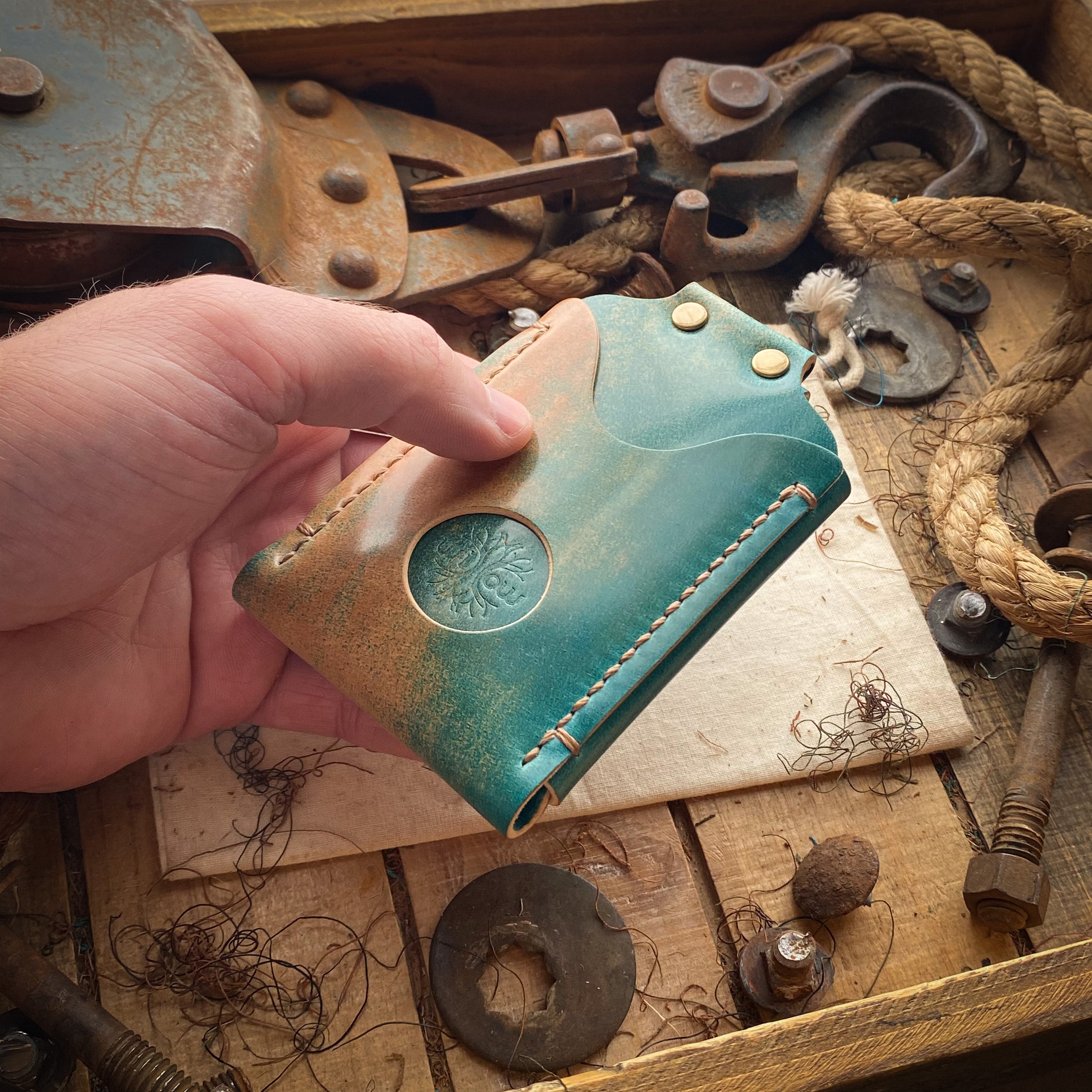 Shell Cordovan Minimalist Wallet Knocks Wallet - Turquoise Shell AirTag Compatibility