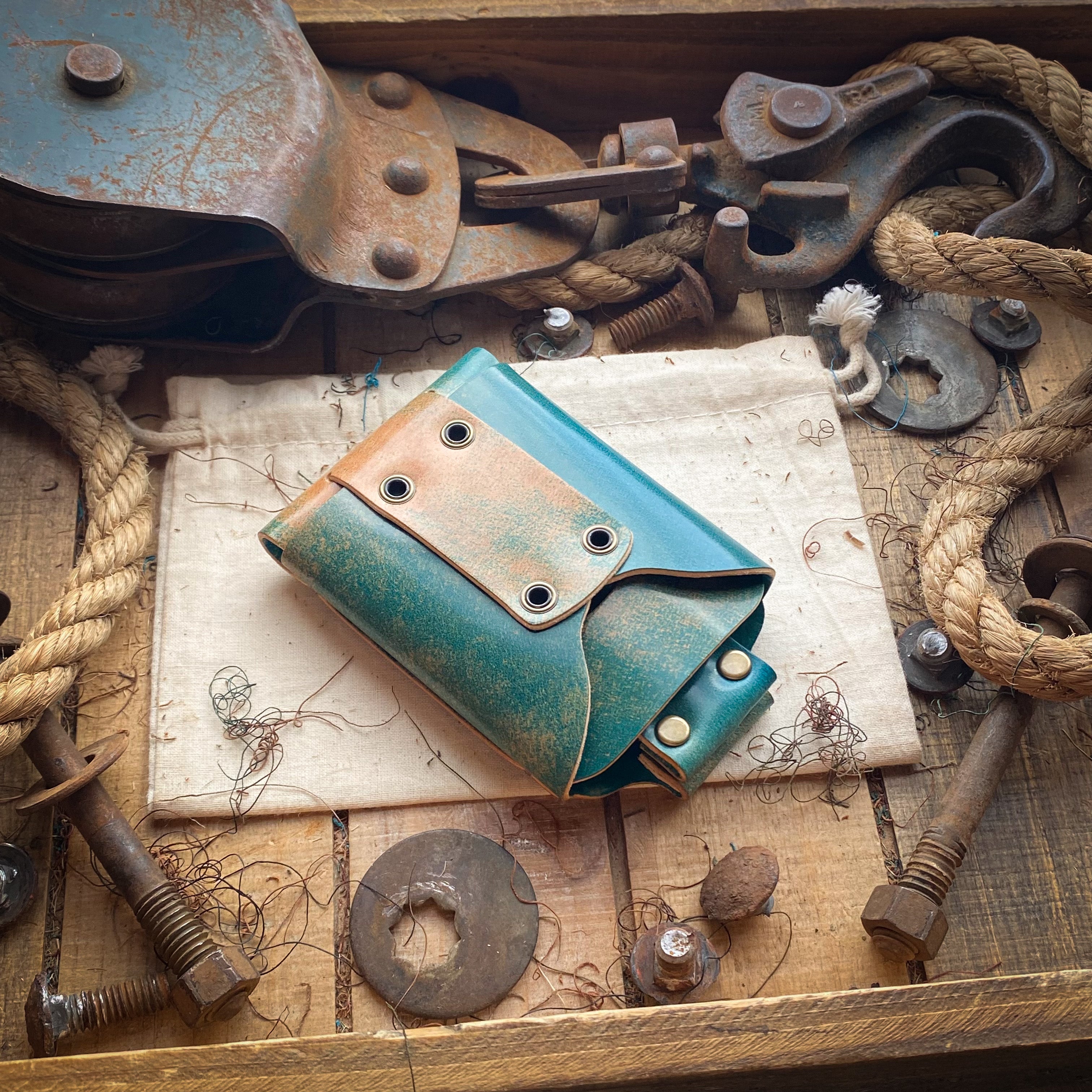 Shell Cordovan Minimalist Wallet Knocks Wallet - Turquoise Shell Rear Quick Access