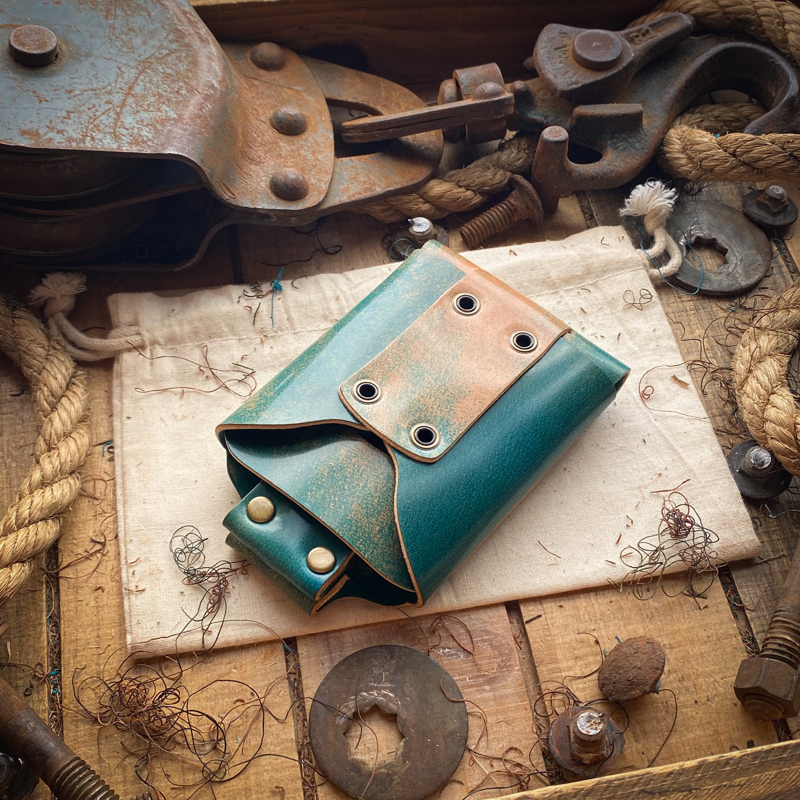 Shell Cordovan Minimalist Wallet Knocks Wallet - Turquoise Shell Rear Quick Access