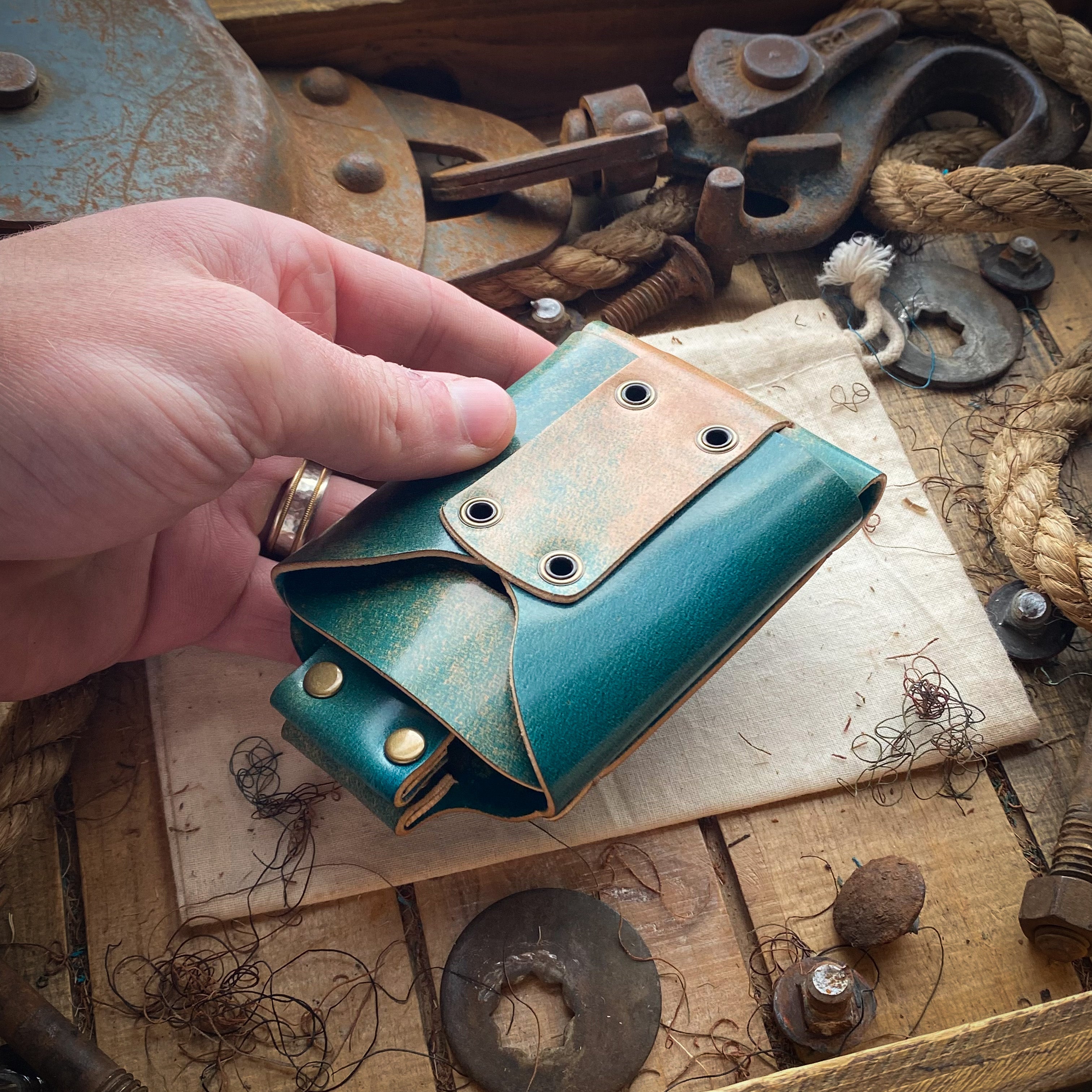 Shell Cordovan Minimalist Wallet Knocks Wallet - Turquoise Shell Rear Quick Access 