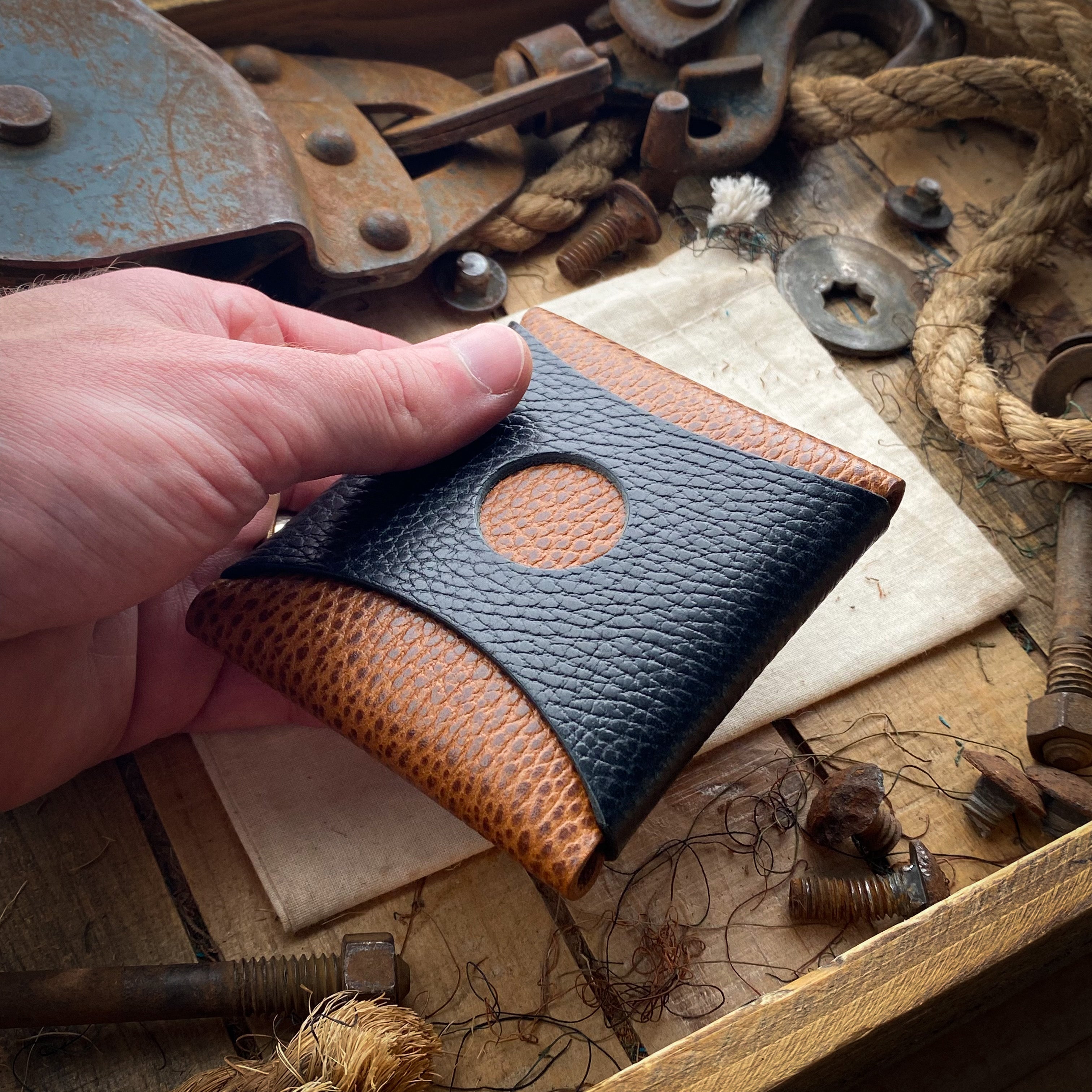 Wide Minimalist Wallet for Travel with Airtag Compatibility 
