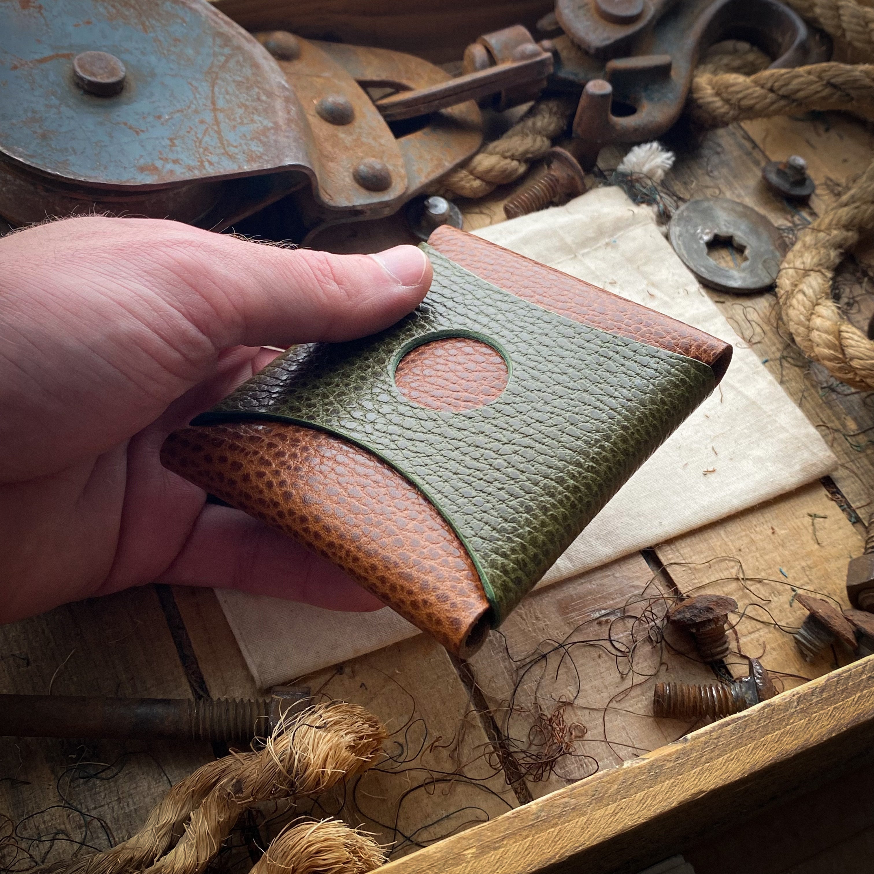 Wide Wask Minimalist Wallet with Airtag Compatible