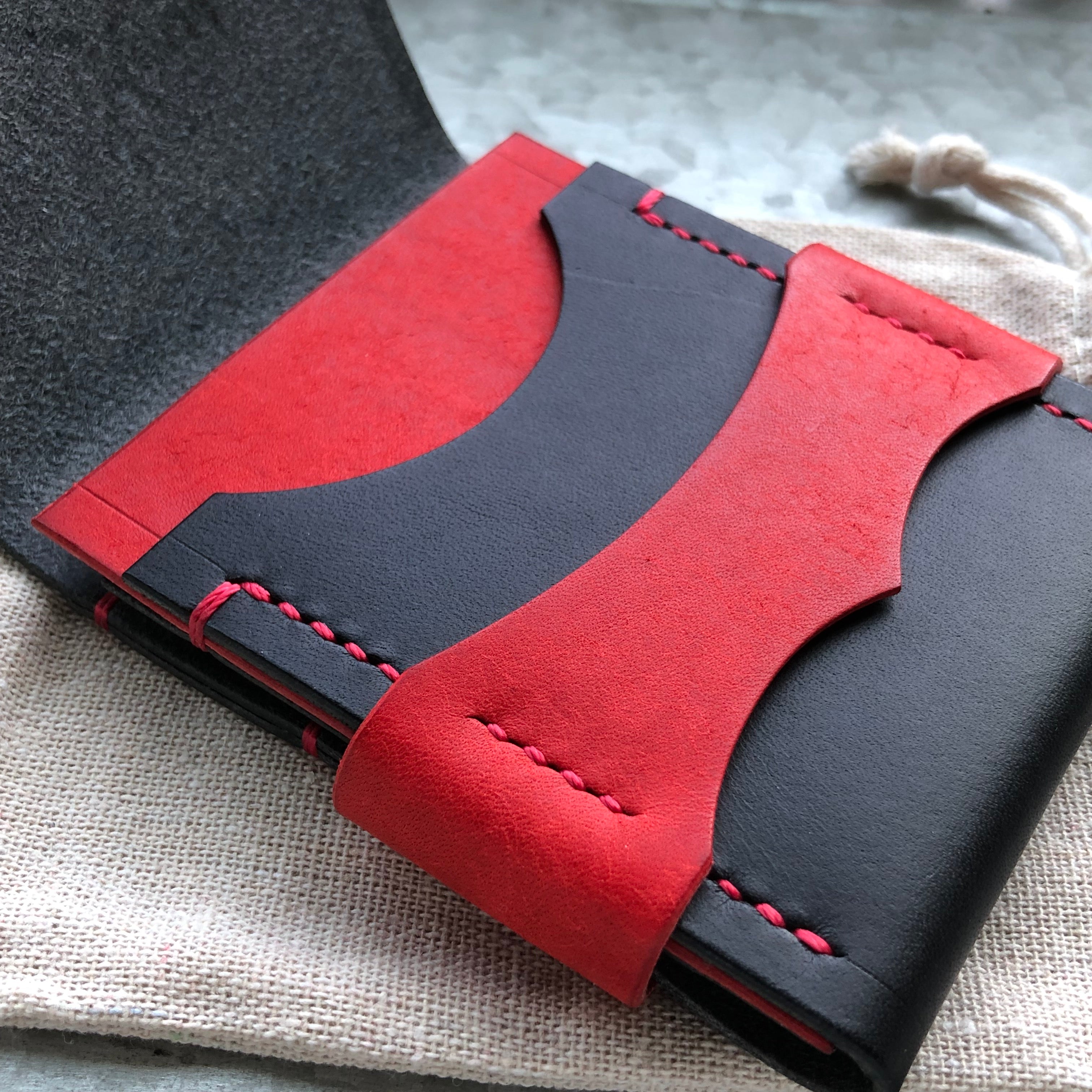 Luxe Minimalist Wallet - Quick Access - Black and Red
