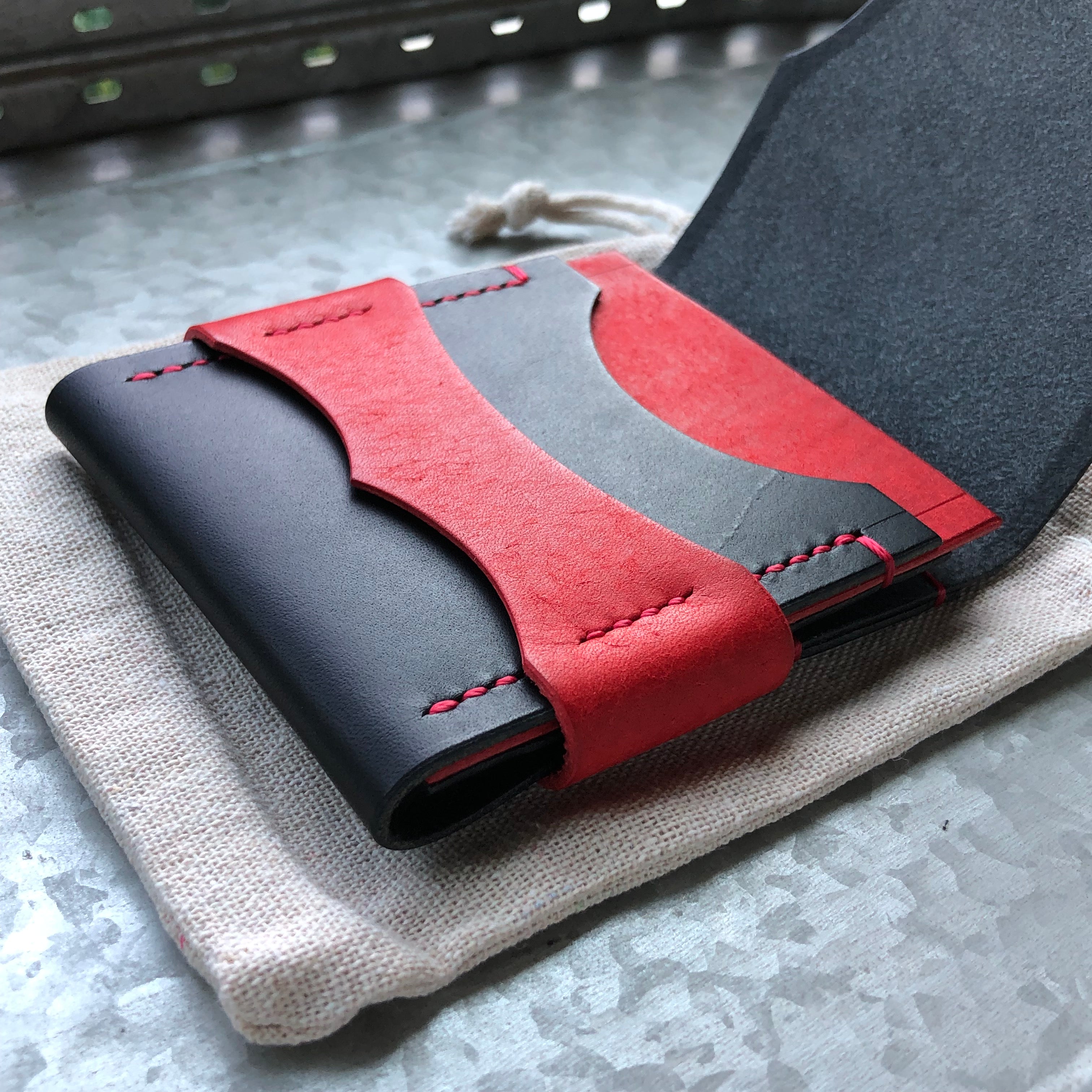 Luxe Minimalist Wallet - Quick Access - Black and Red