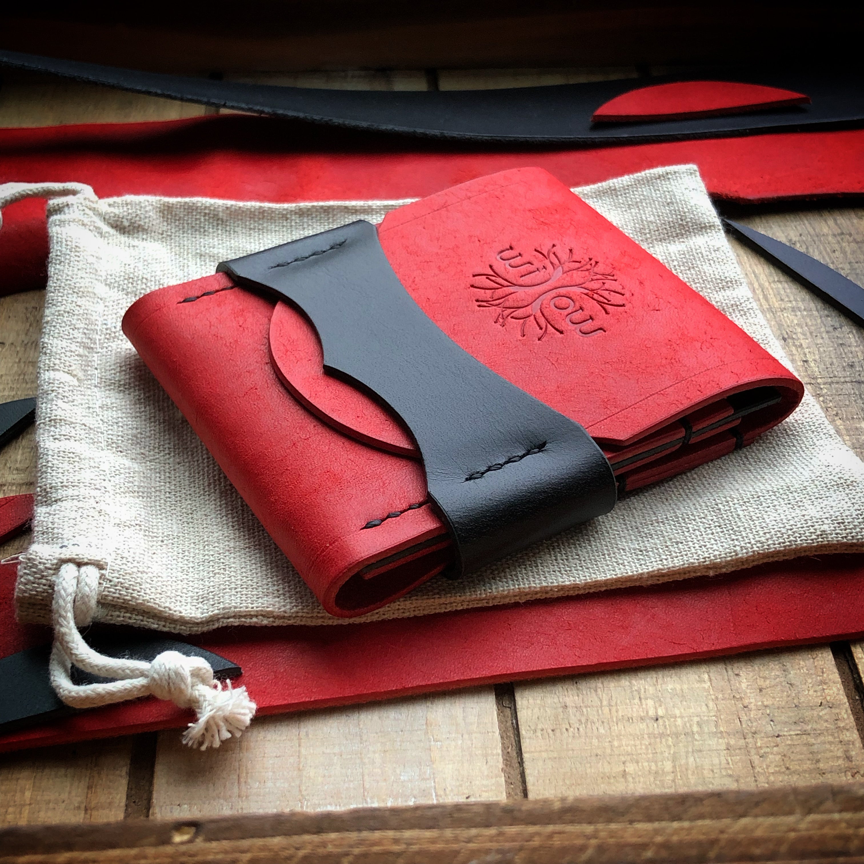 Luxe Minimalist Wallet - Quick Access - Red and Black