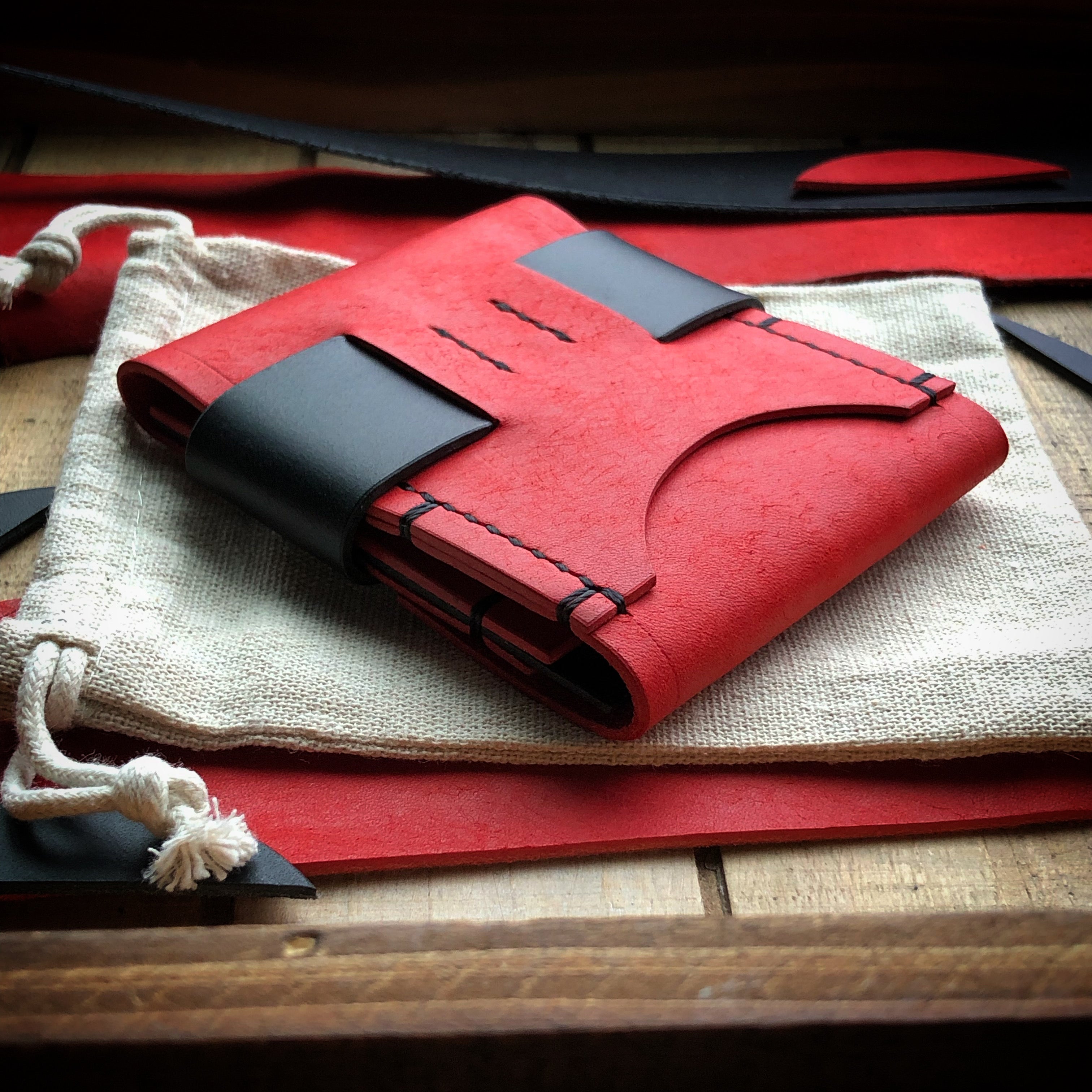 Luxe Minimalist Wallet - Quick Access - Red and Black