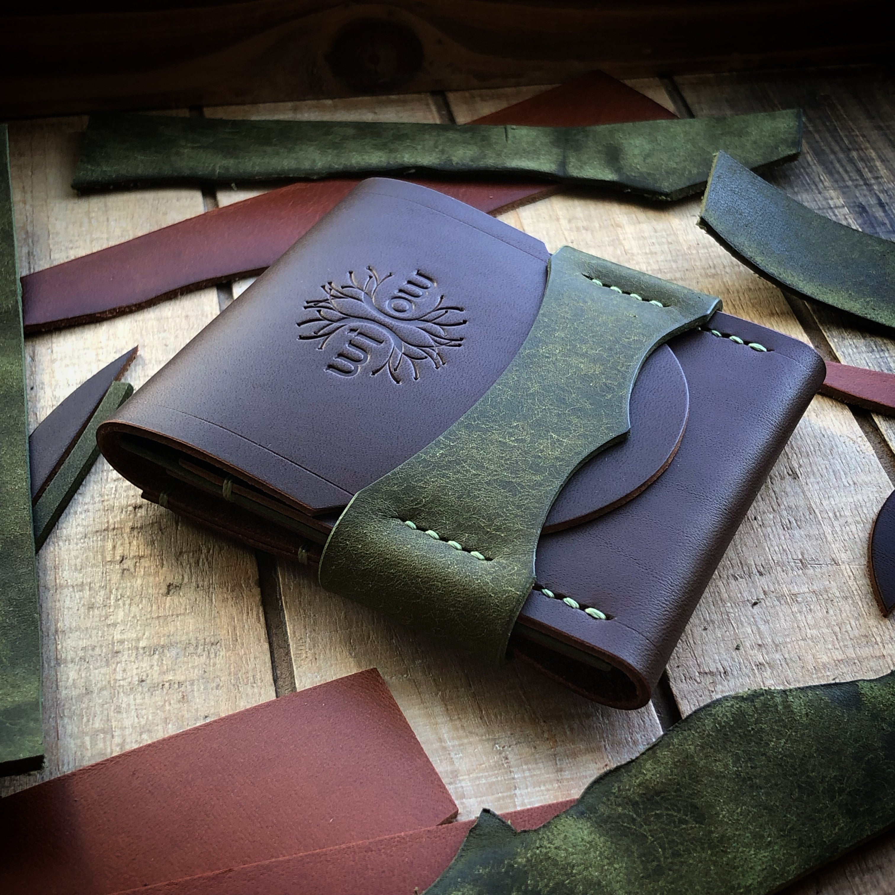 Luxe Minimalist Wallet - Quick Access - Dark Mahogany and Olive