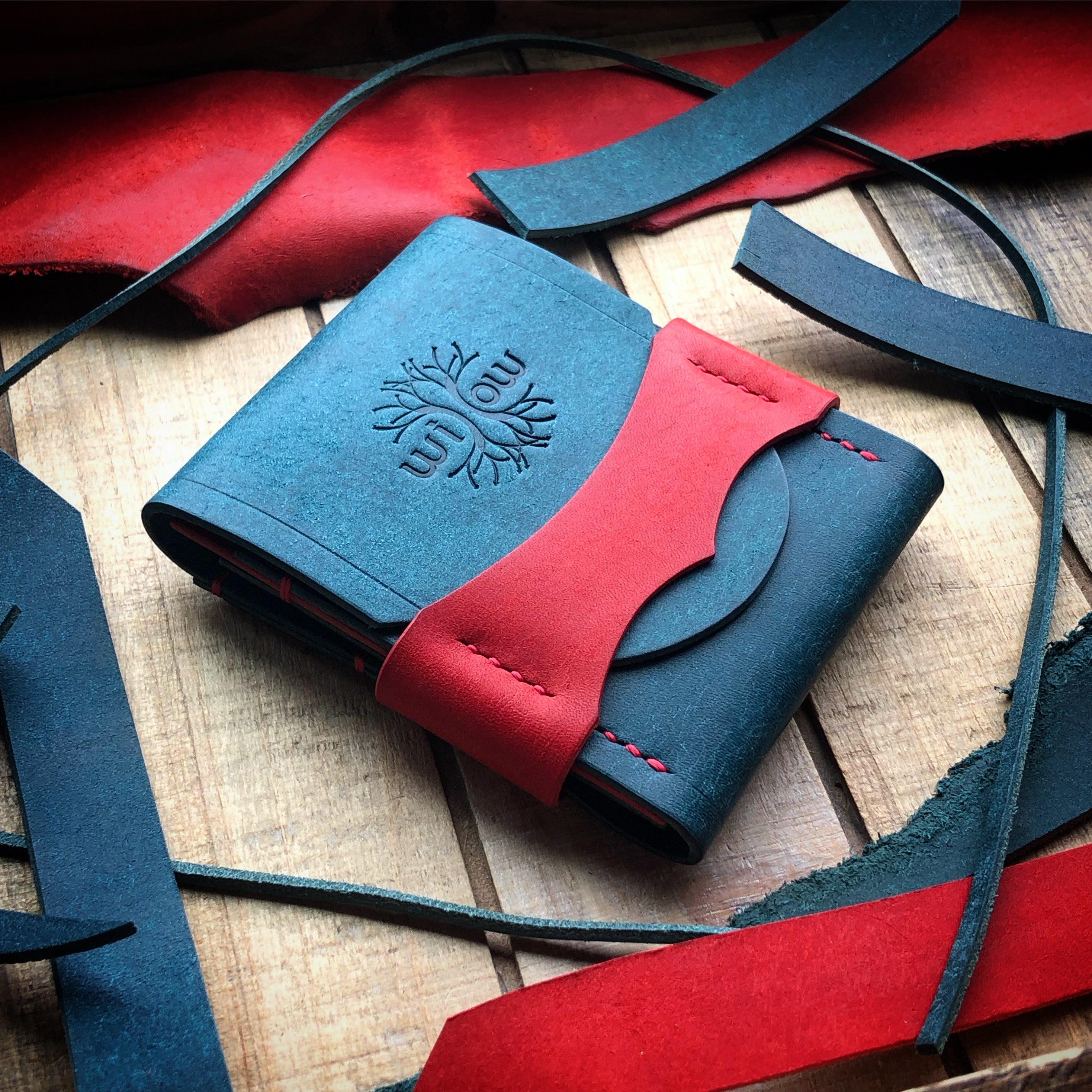 Luxe Minimalist Wallet - Quick Access - Blue and Red