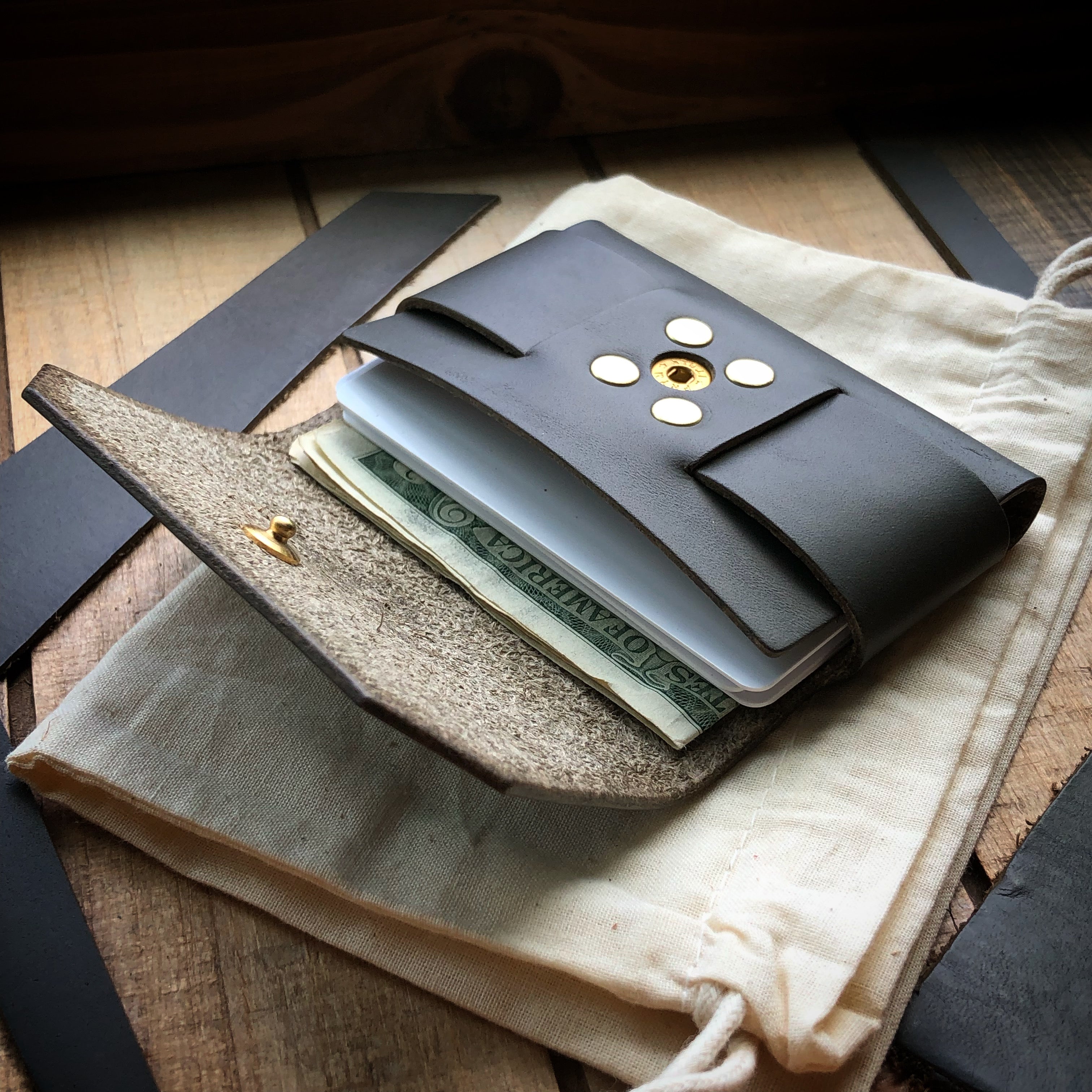 The Milo Stitchless Wallet - Olive Weed