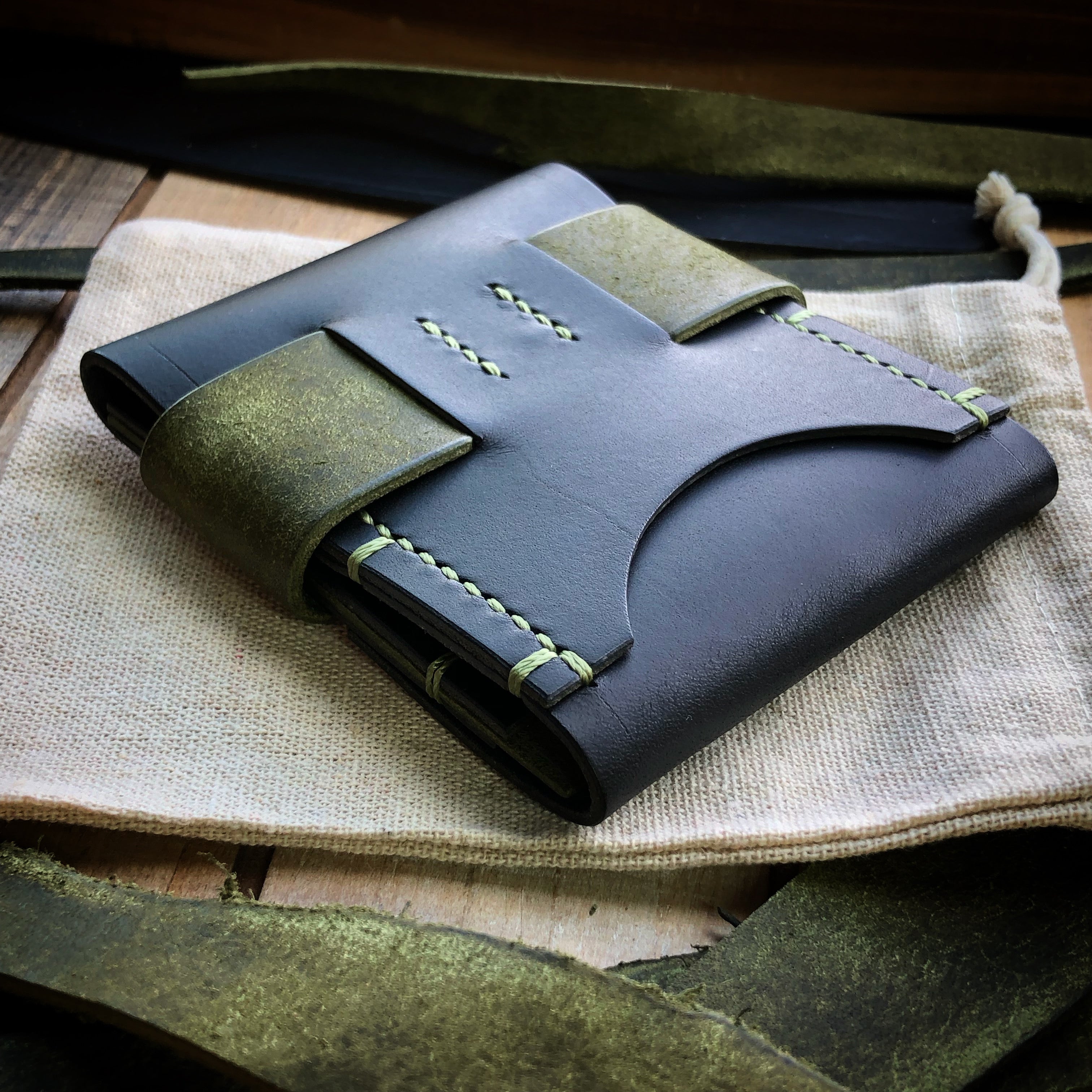 Luxe Minimalist Wallet - Quick Access - Black and Olive