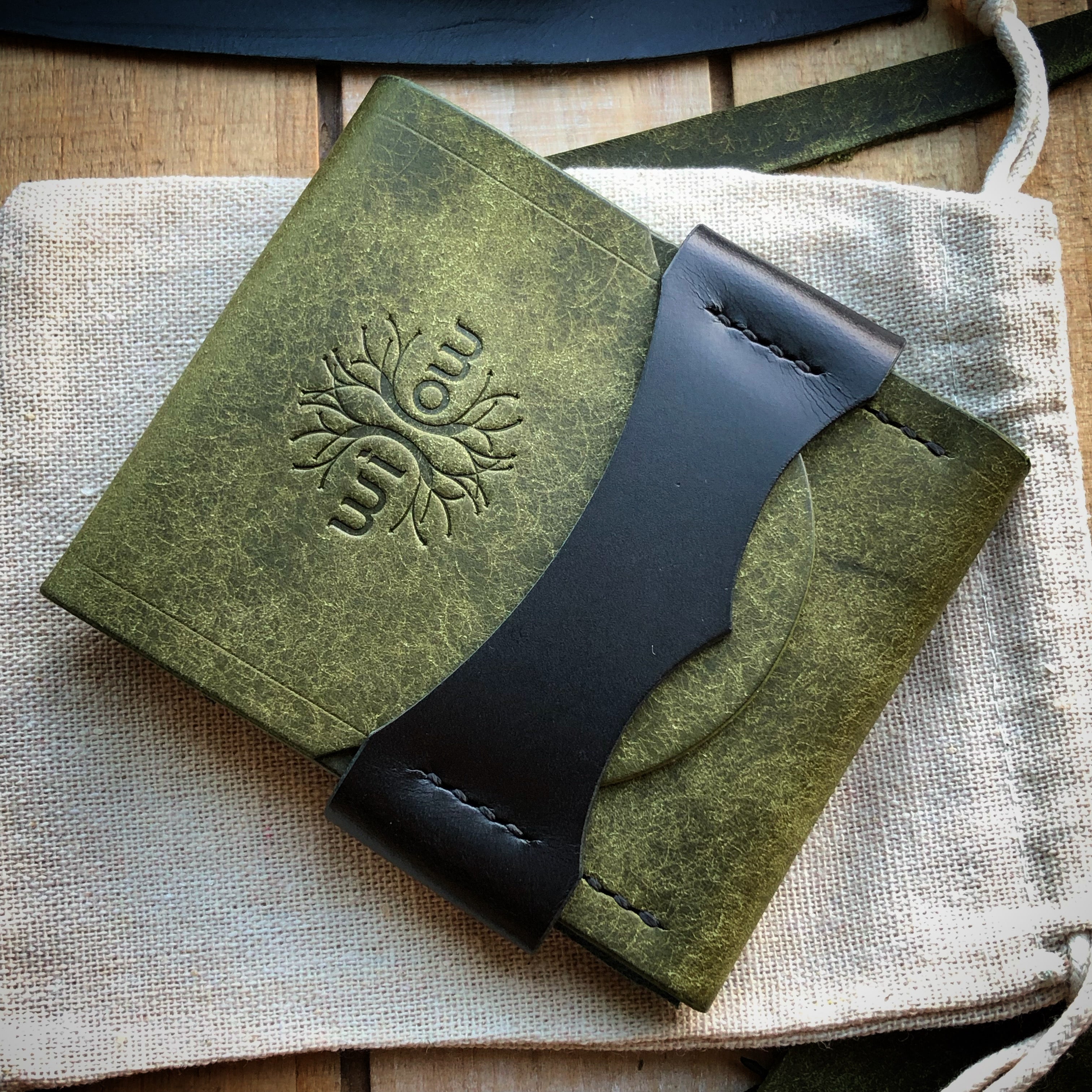 Luxe Minimalist Wallet - Quick Access - Pueblo Olive and Black