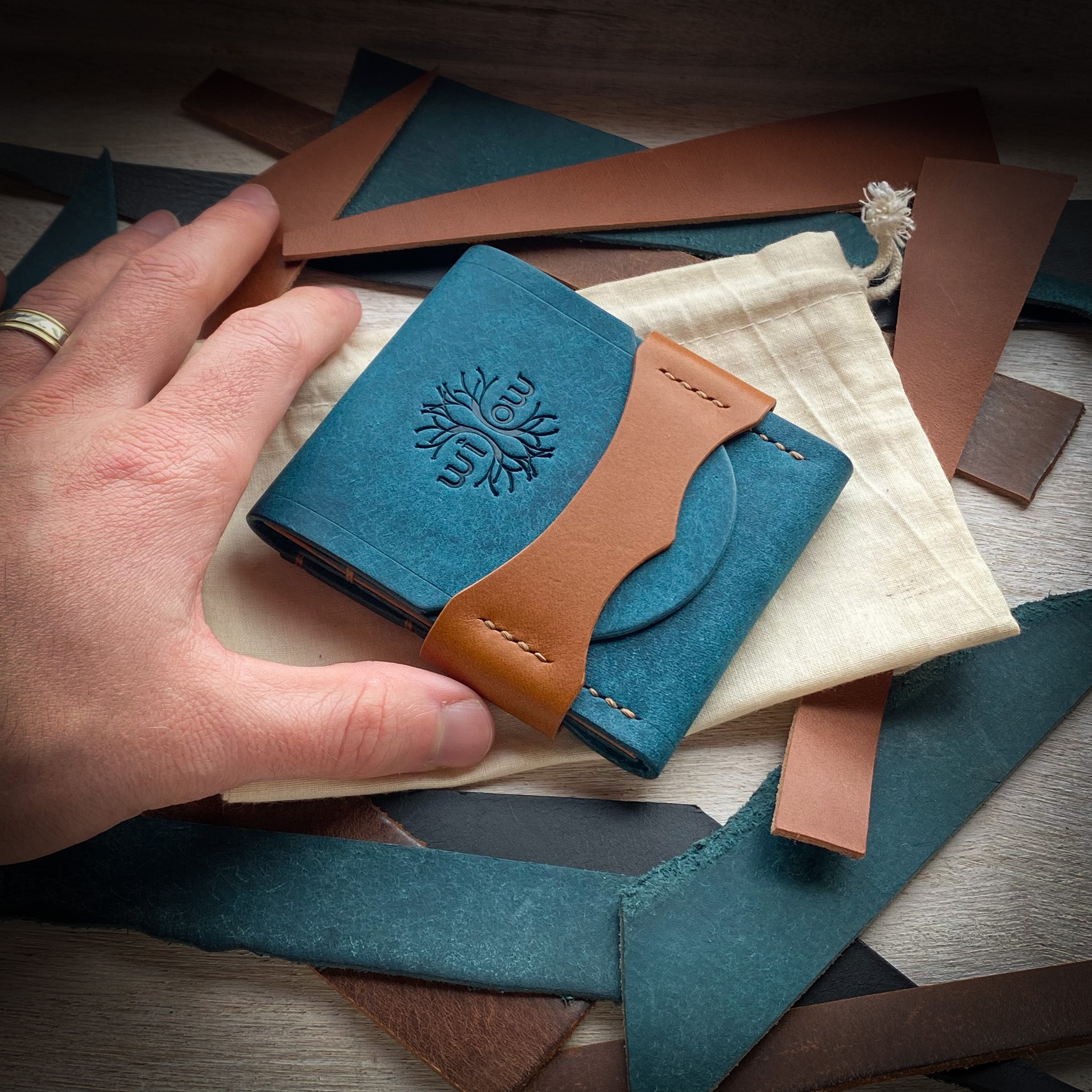Luxe Minimalist Wallet - Quick Access - Turquoise and Bourbon