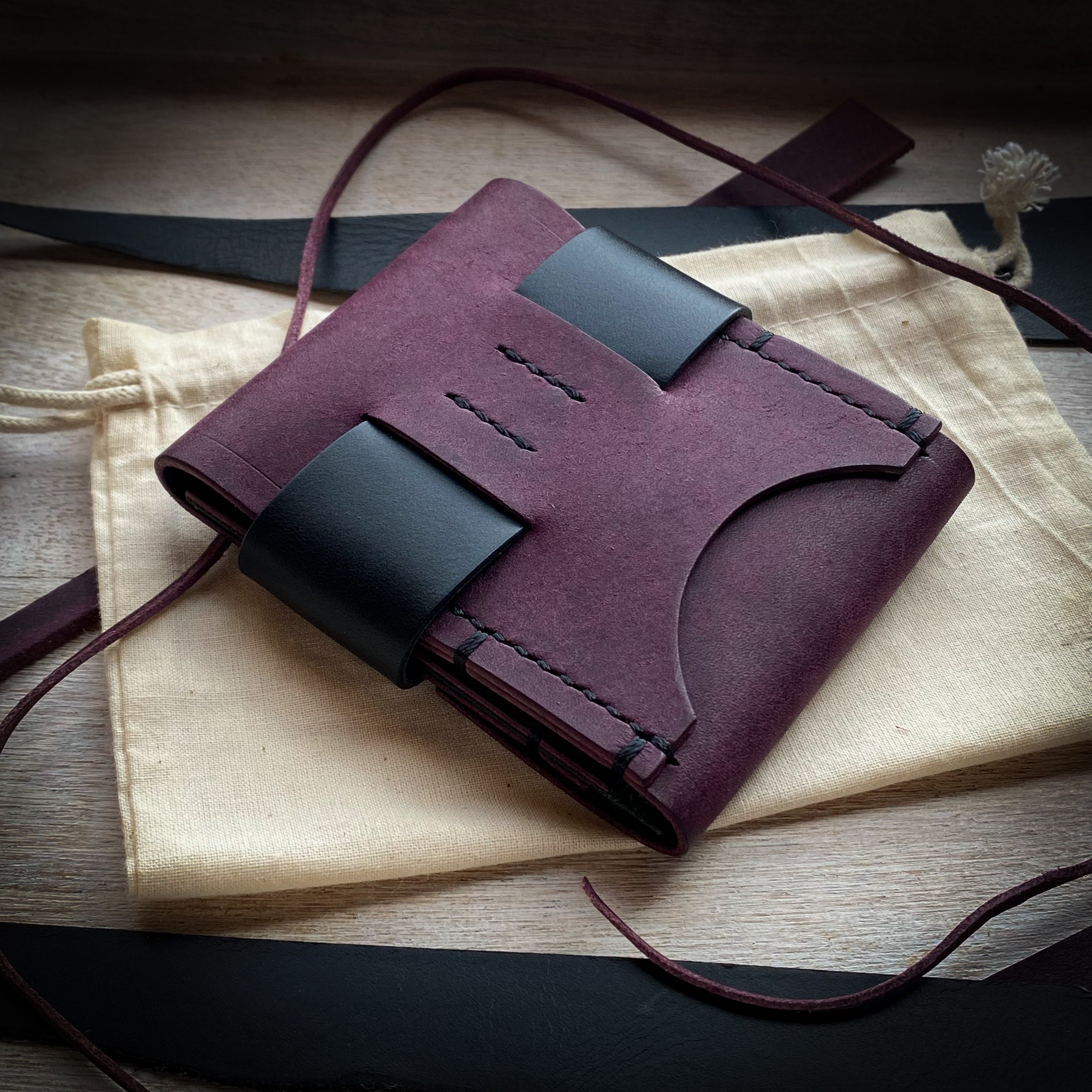 Luxe Minimalist Wallet - Quick Access - Violet and Black