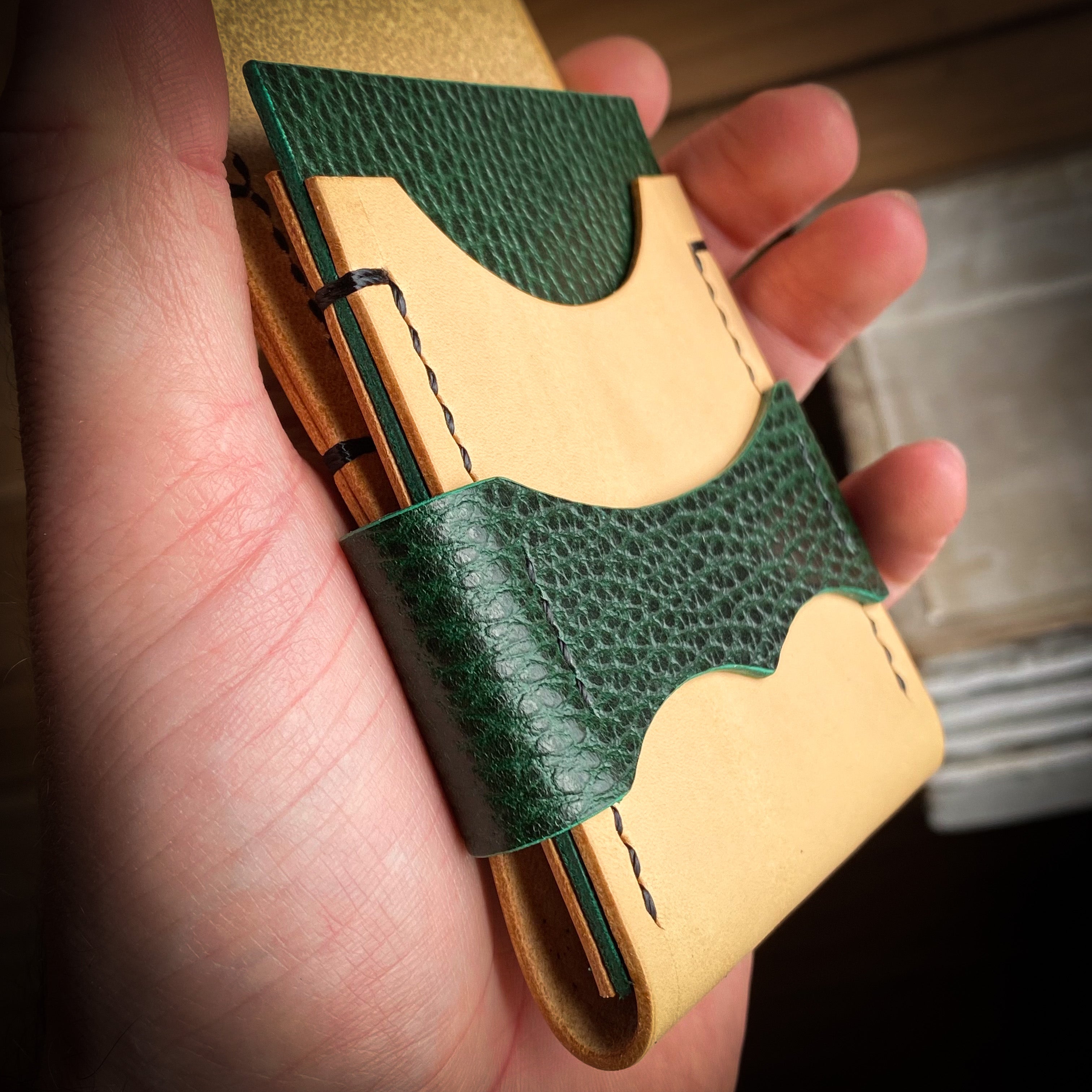 Luxe Minimalist Wallet - Quick Access - Natural and Green Dollaro