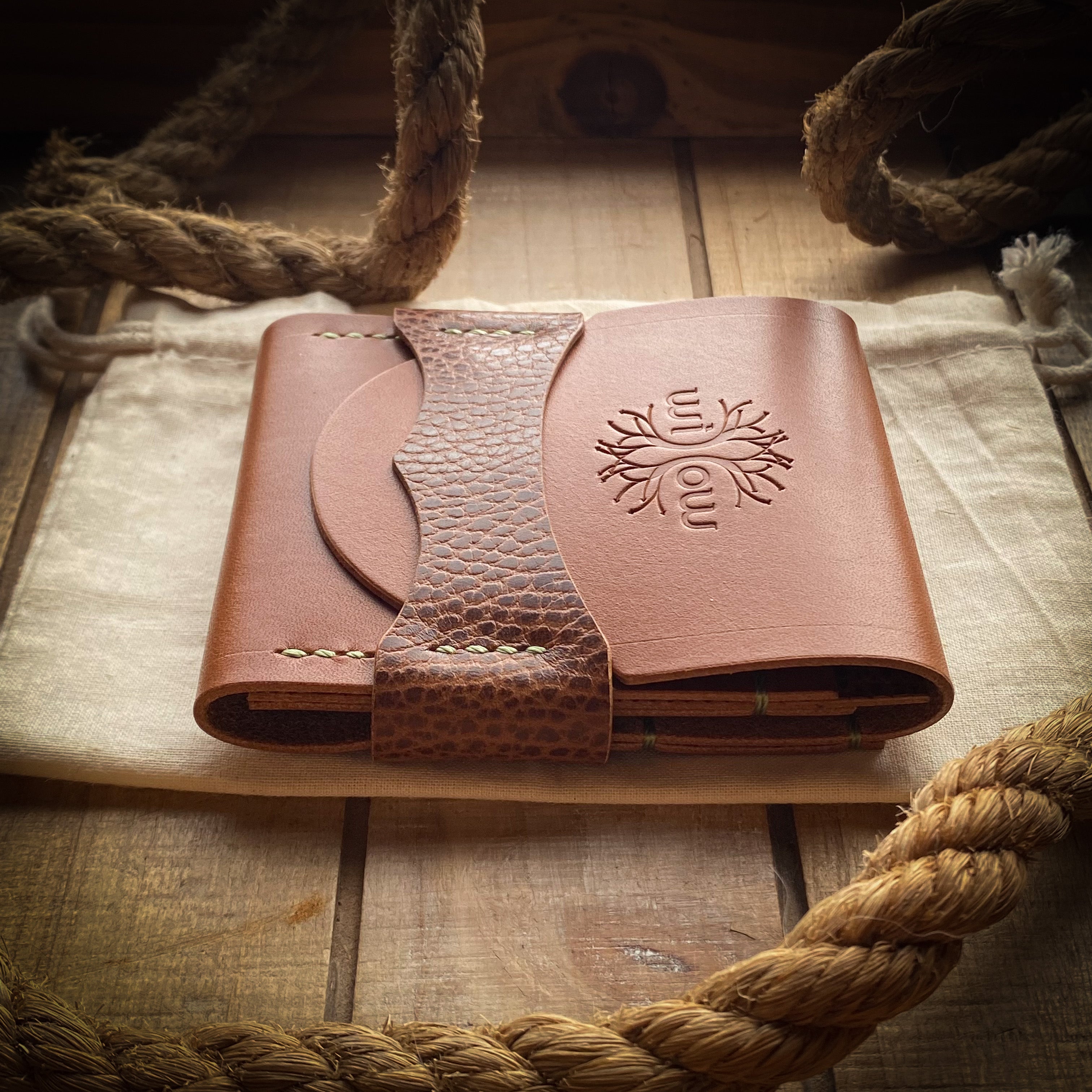 Luxe Minimalist Wallet - Quick Access - Bourbon and Whiskey Dollaro