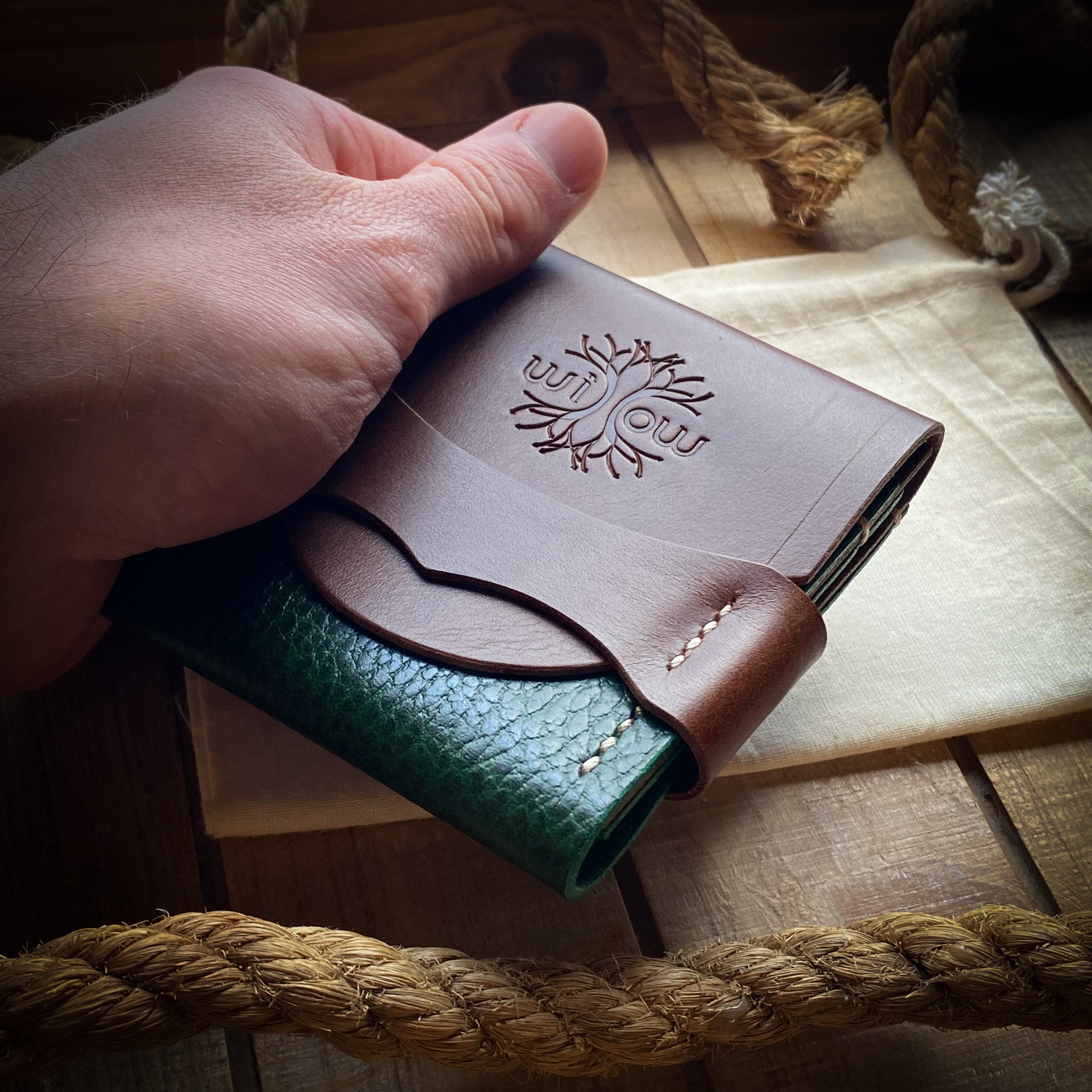 Luxe Minimalist Wallet - Quick Access - Tobacco and Green Dollaro