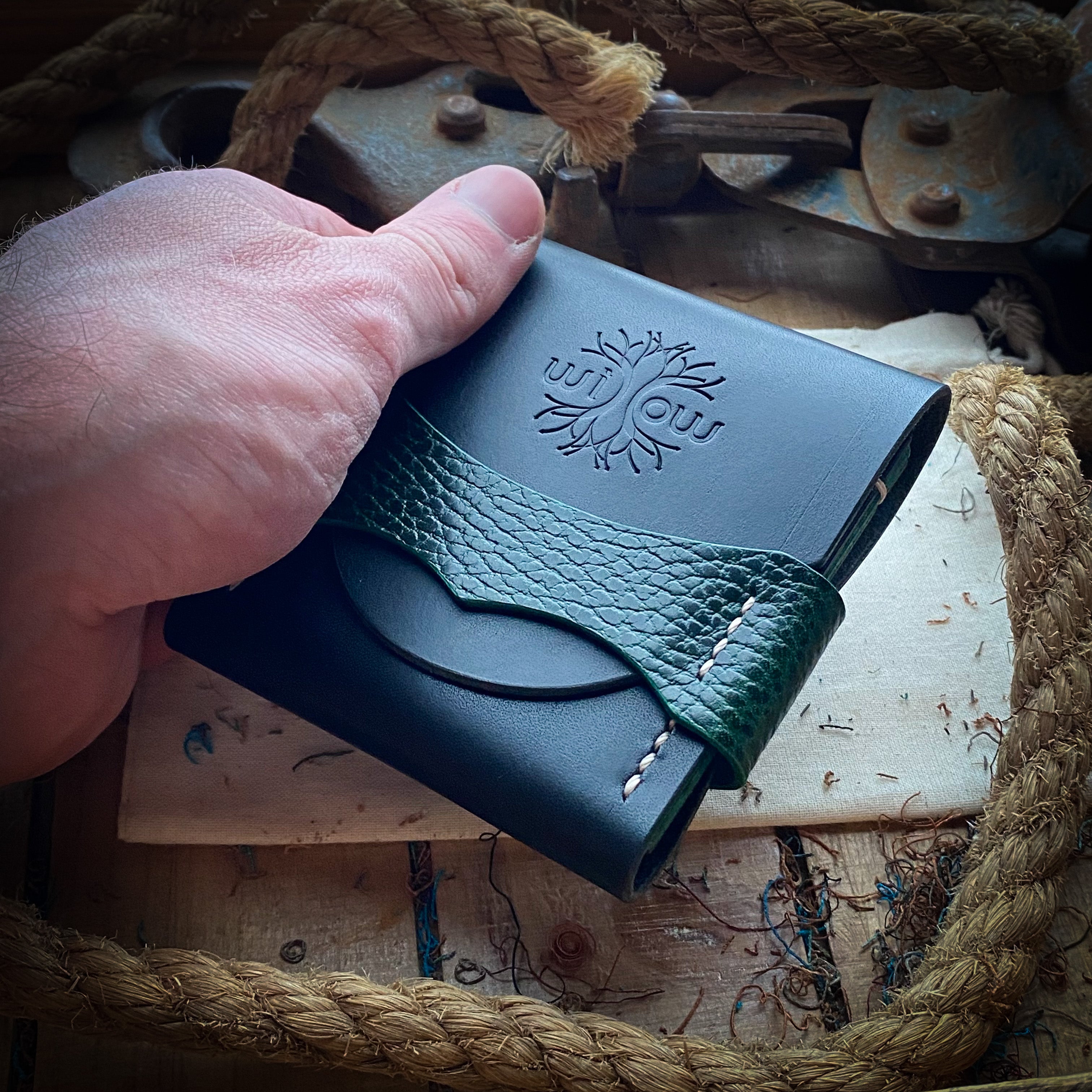 Luxe Minimalist Wallet - Black and Green Dollaro