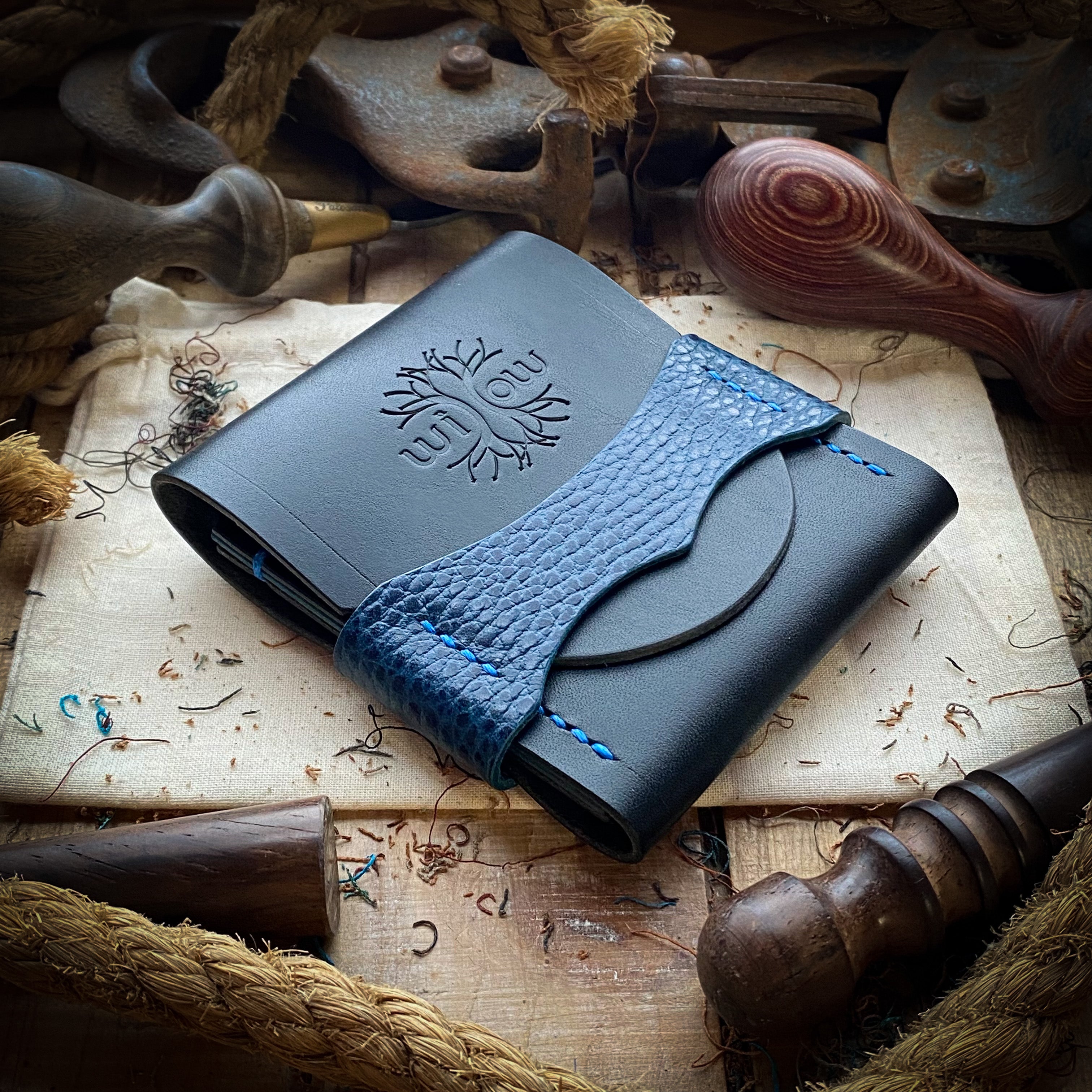 Luxe Minimalist Wallet - Black and Blue Dollaro